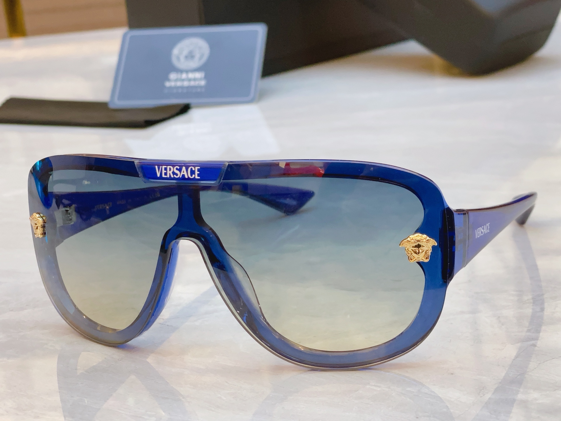，【VERSAC*】范思*哲新款太阳镜，
MODEL：VE6561，SIZE：147口0-125