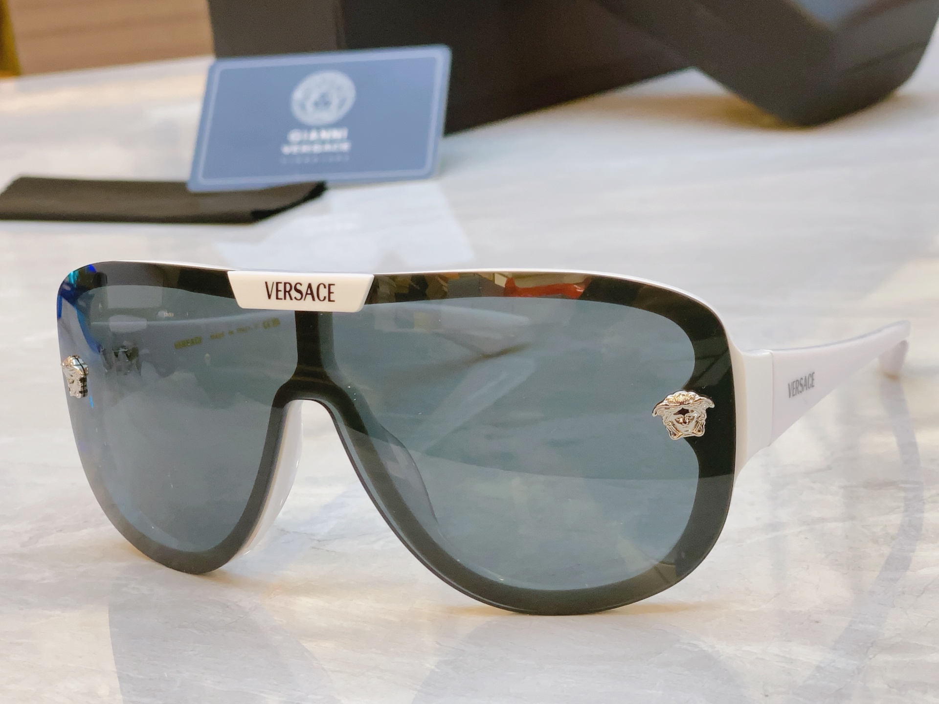，【VERSAC*】范思*哲新款太阳镜，
MODEL：VE6561，SIZE：147口0-125
