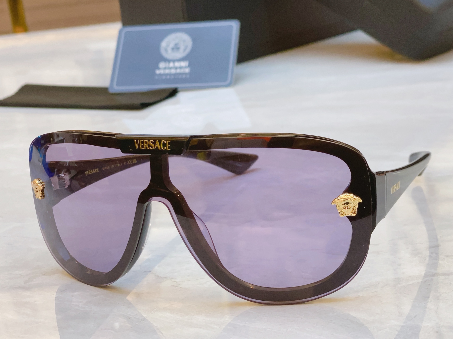，【VERSAC*】范思*哲新款太阳镜，
MODEL：VE6561，SIZE：147口0-125
