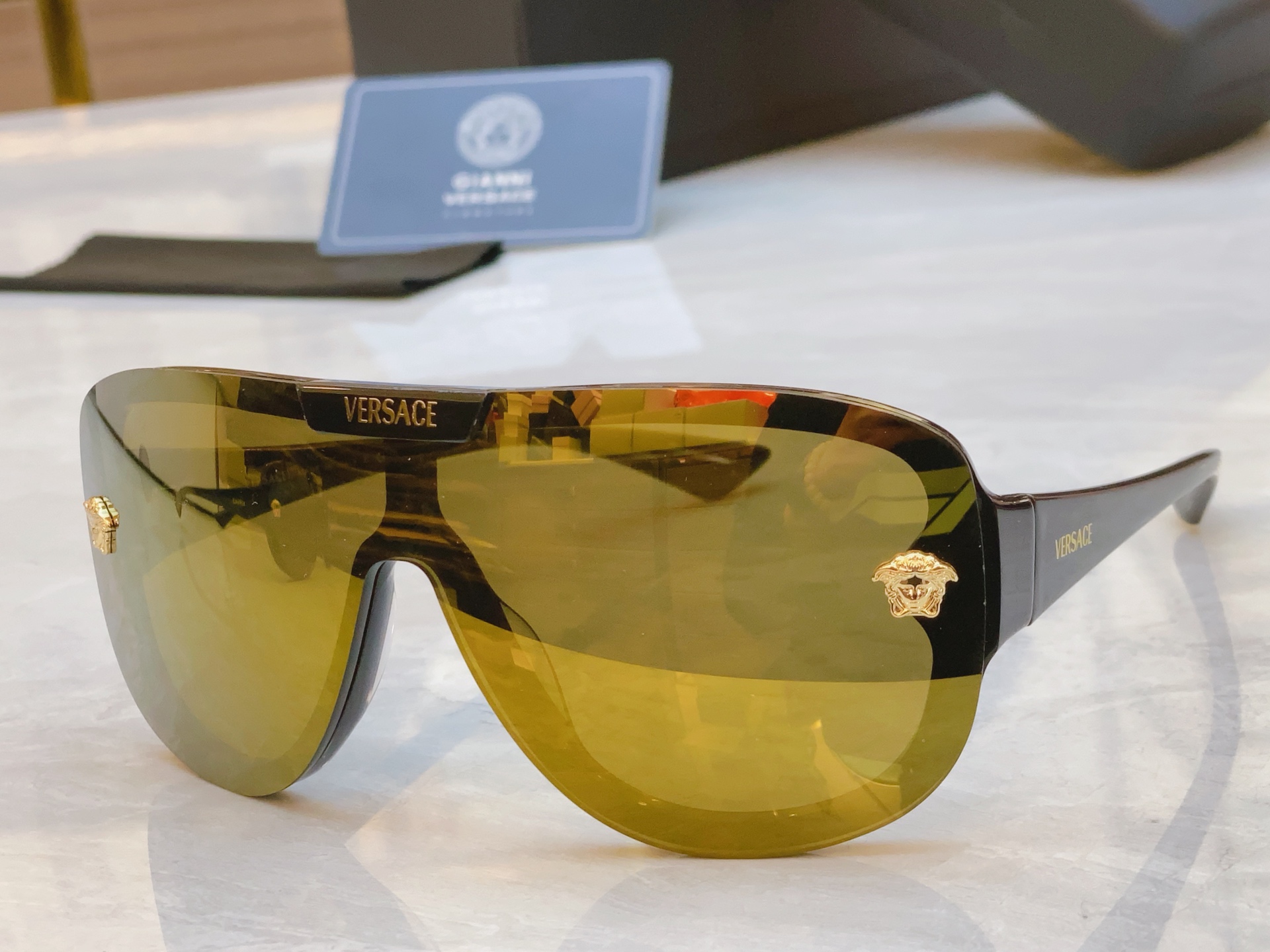 ，【VERSAC*】范思*哲新款太阳镜，
MODEL：VE6561，SIZE：147口0-125
