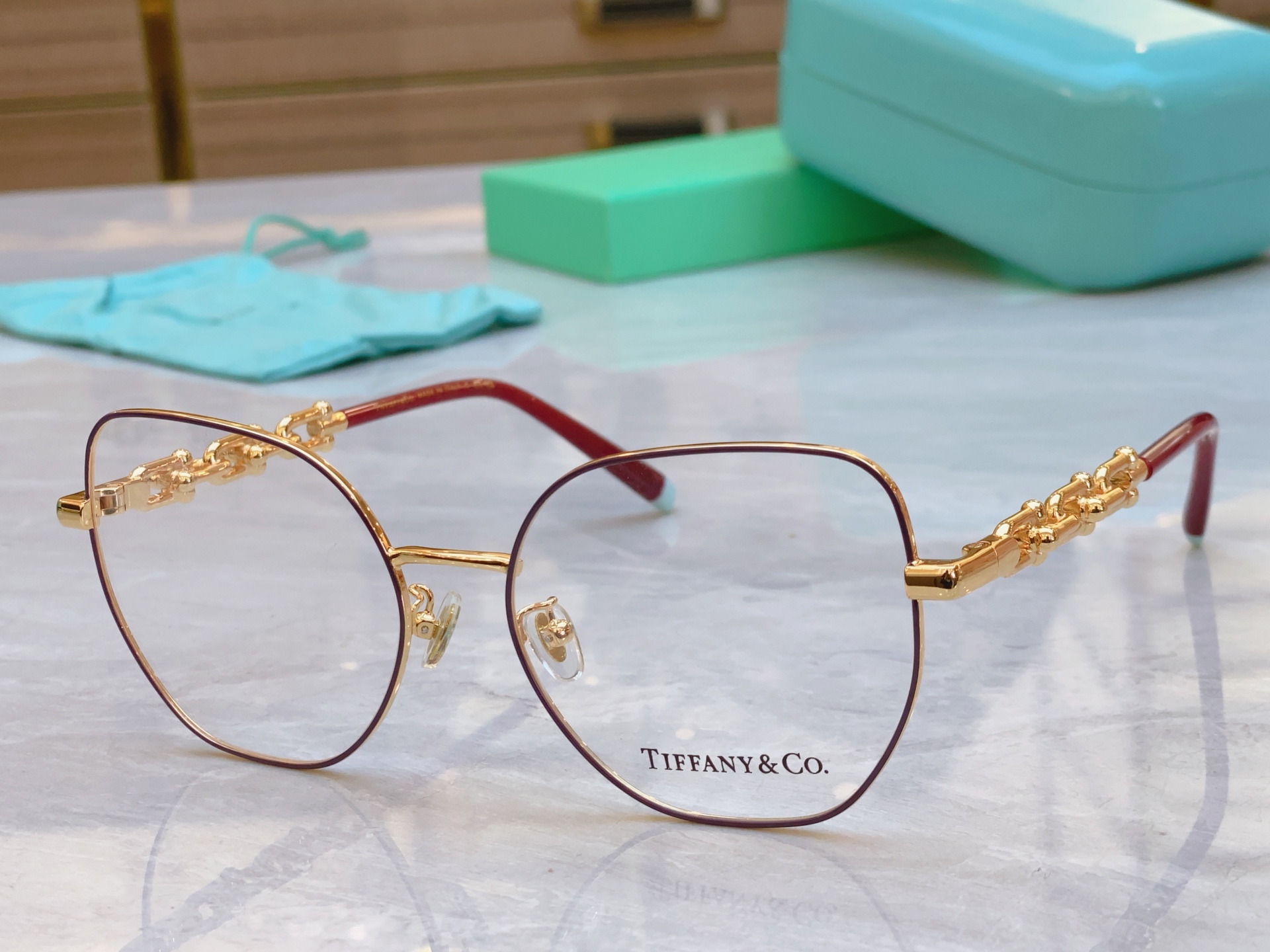 ，【Tiffany & Co.】蒂芙*尼新款太阳镜🕶️，Mod：TF1147
Size：57口17-14