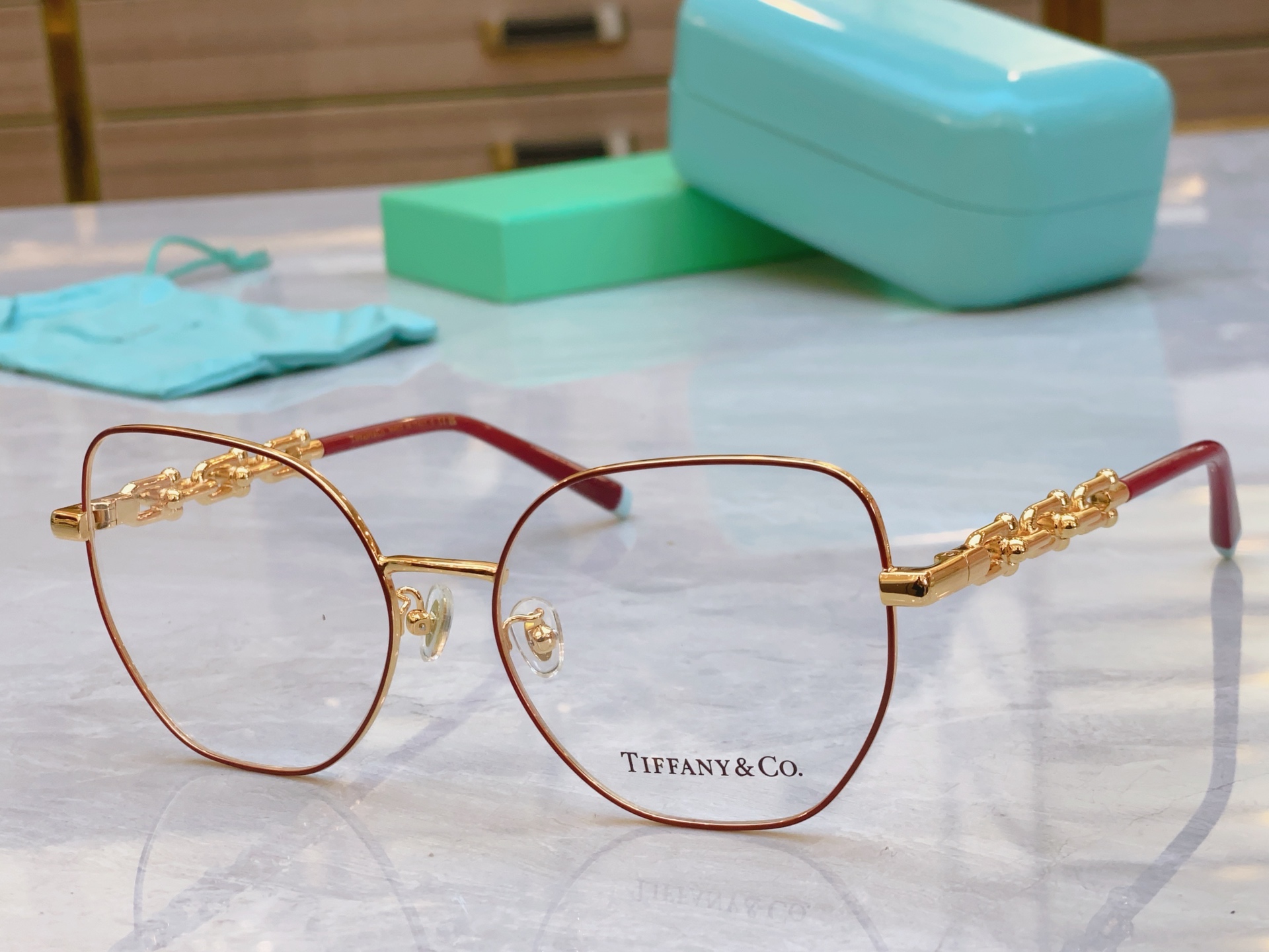 ，【Tiffany & Co.】蒂芙*尼新款太阳镜🕶️，Mod：TF1147
Size：57口17-14