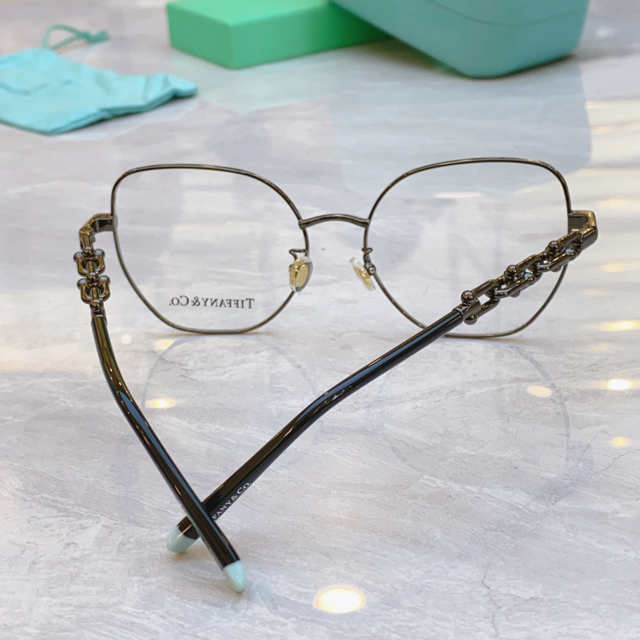 ，【Tiffany & Co.】蒂芙*尼新款太阳镜🕶️，Mod：TF1147
Size：57口17-14