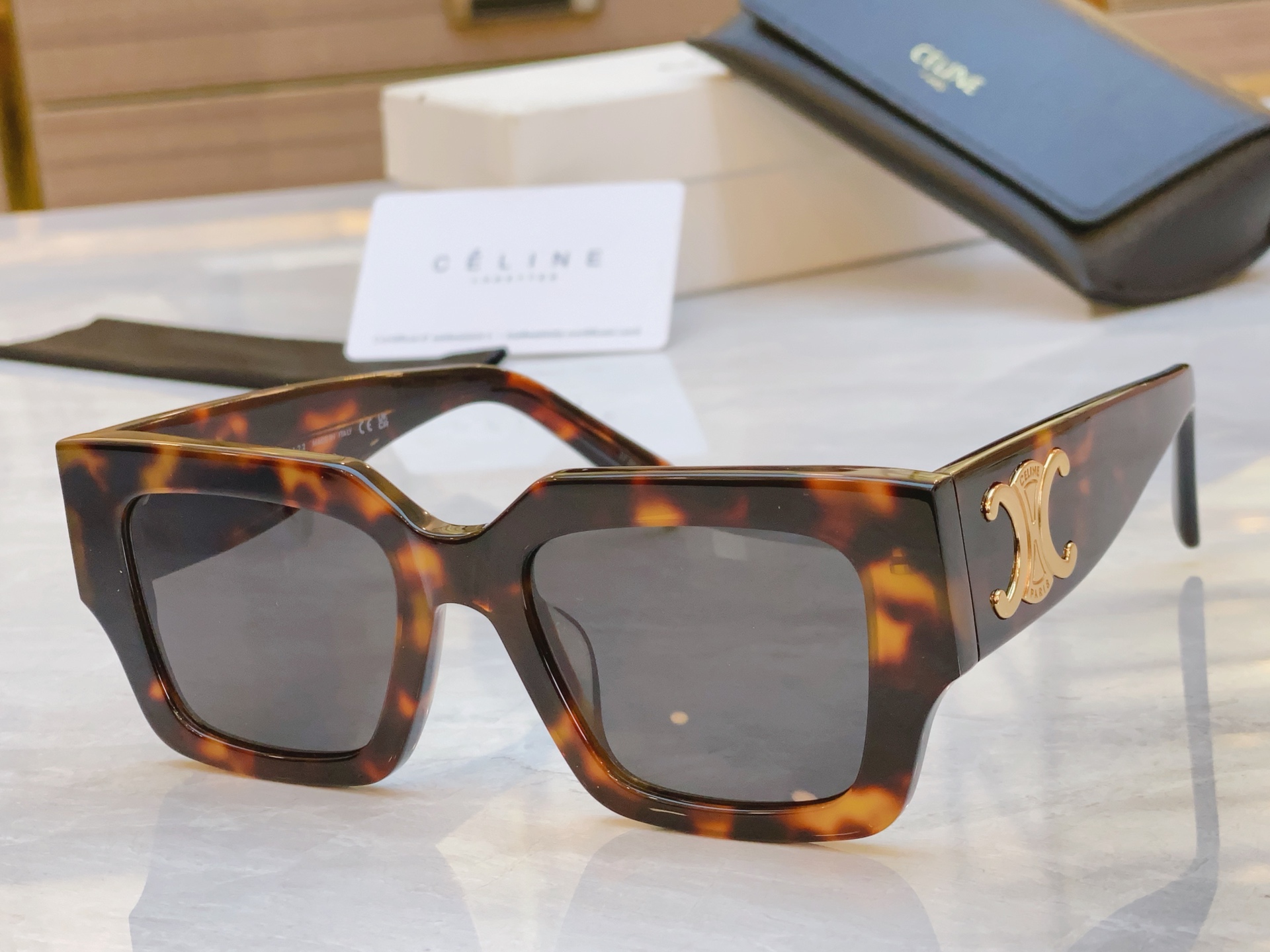 ，【CELIN*】赛*琳新款太阳镜， MODELCL40499U ，SIZE 52口21-145