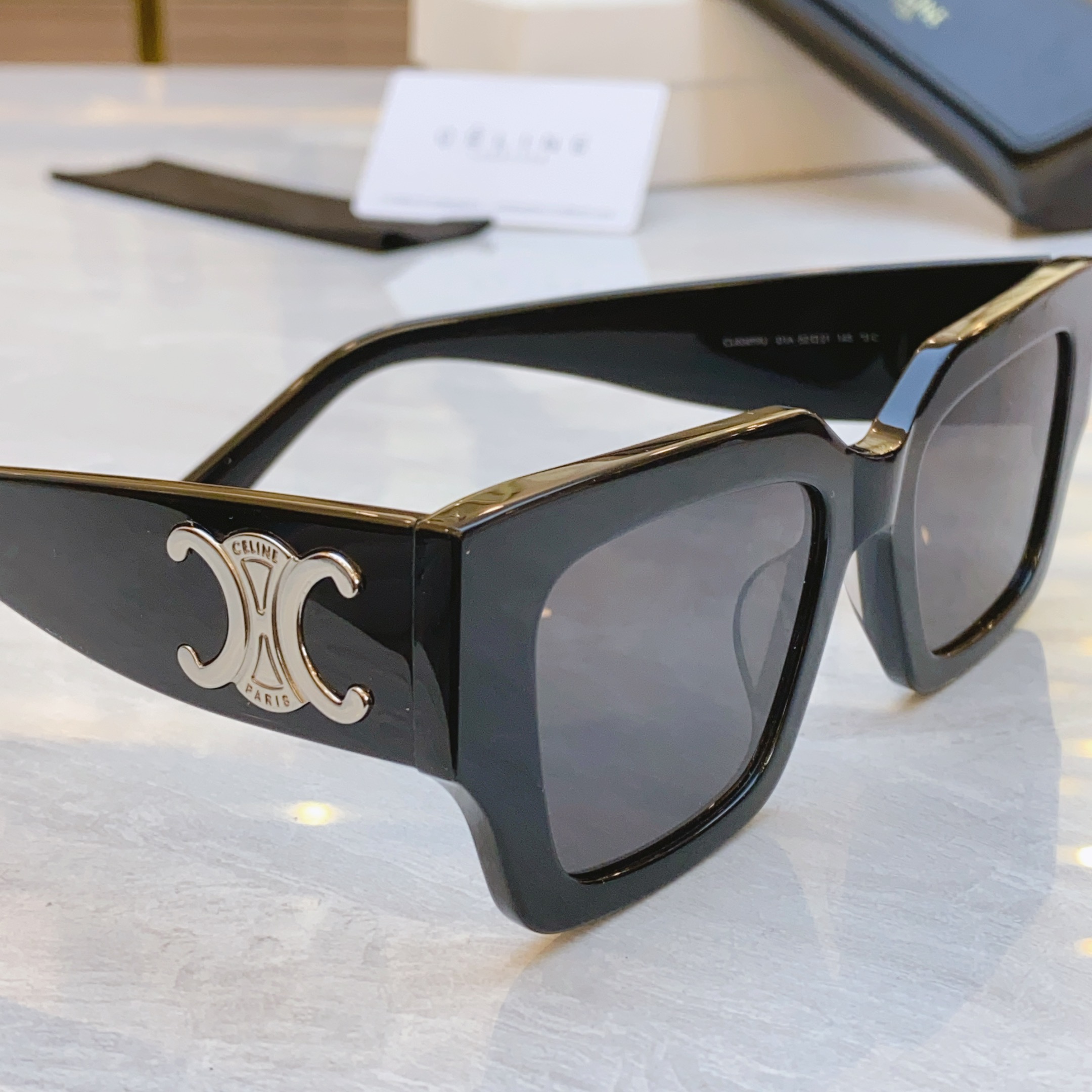 ，【CELIN*】赛*琳新款太阳镜， MODELCL40499U ，SIZE 52口21-145