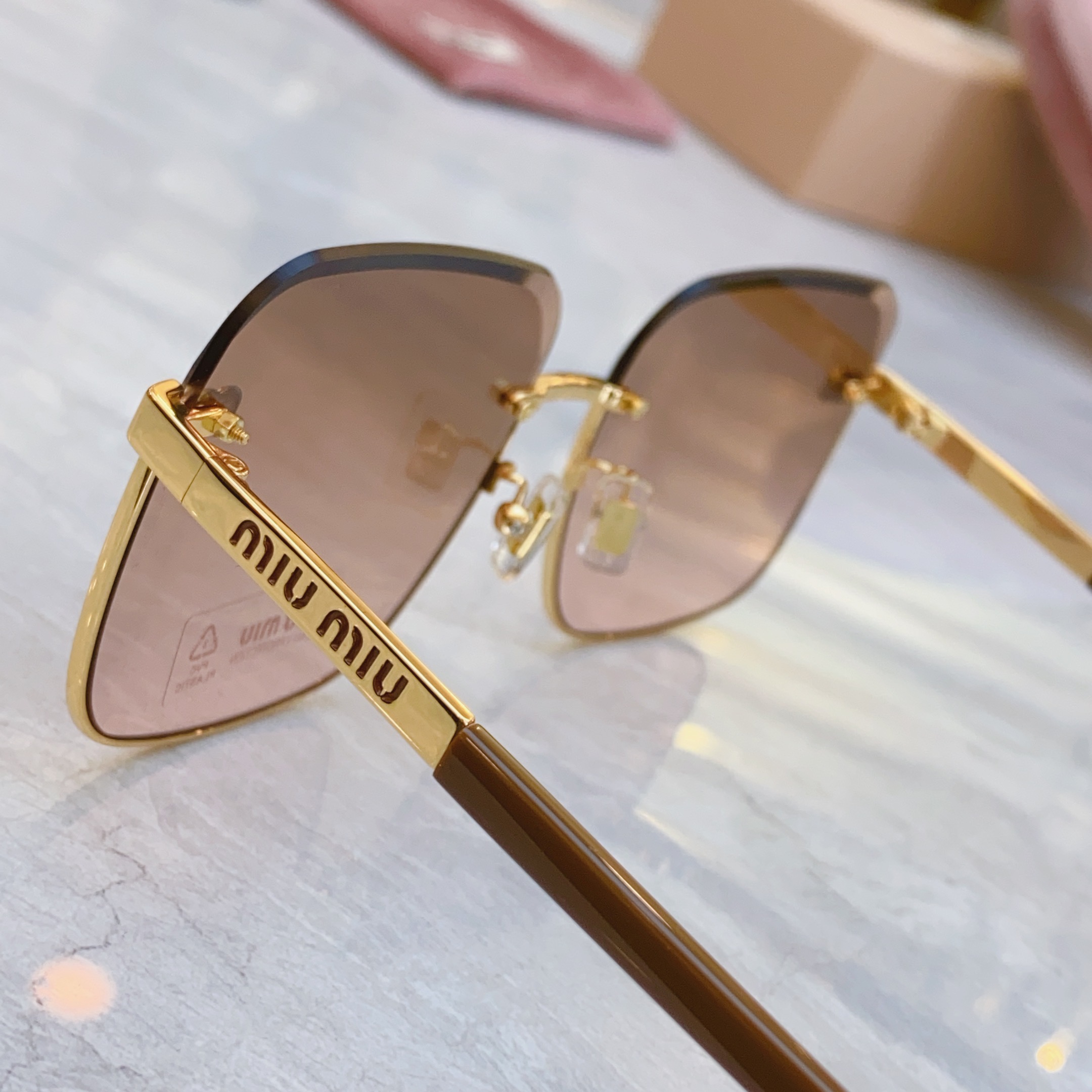 ，【MIU MI*】缪缪新款太阳镜，
MODELSMU 013YS，SIZE：60口17-140