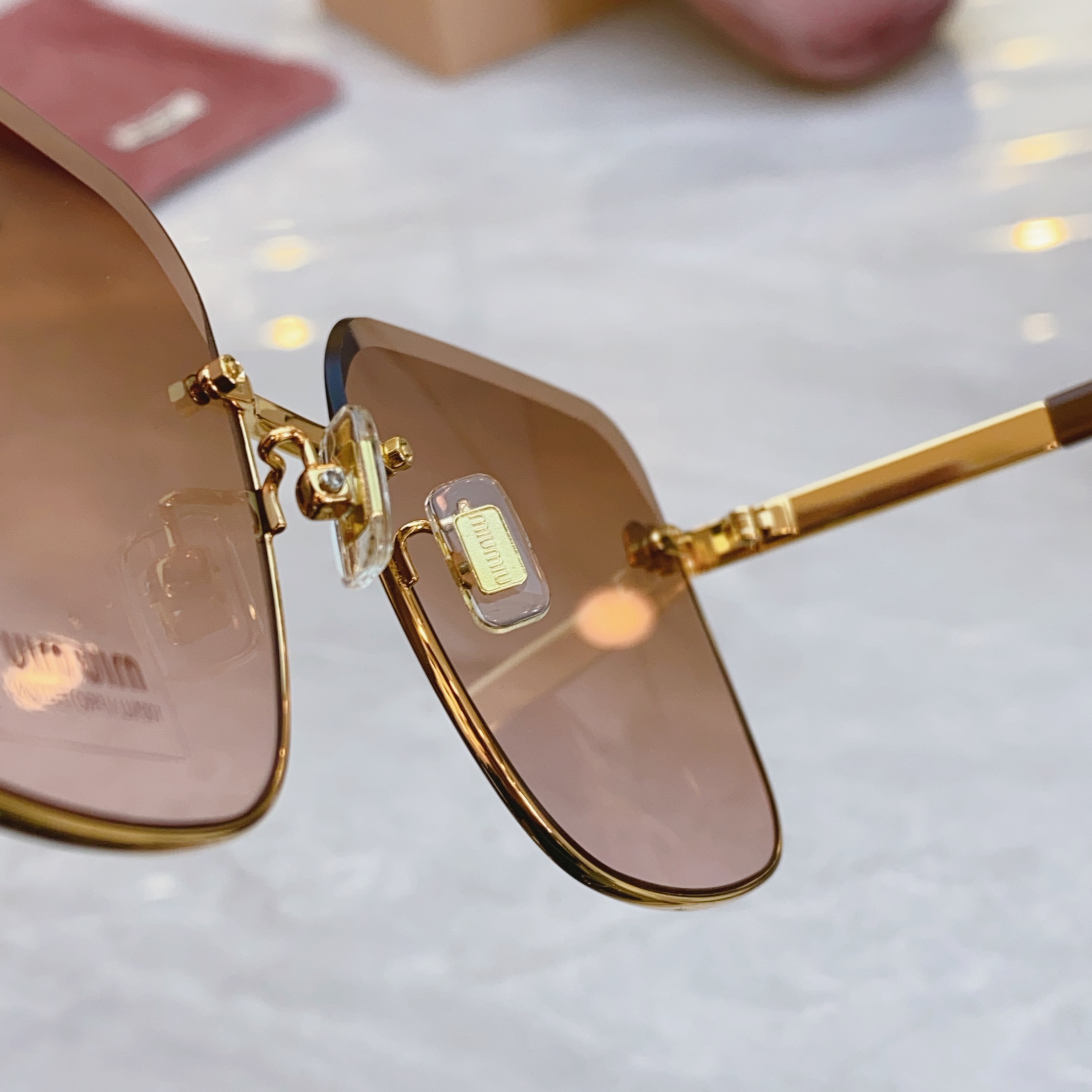 ，【MIU MI*】缪缪新款太阳镜，
MODELSMU 013YS，SIZE：60口17-140