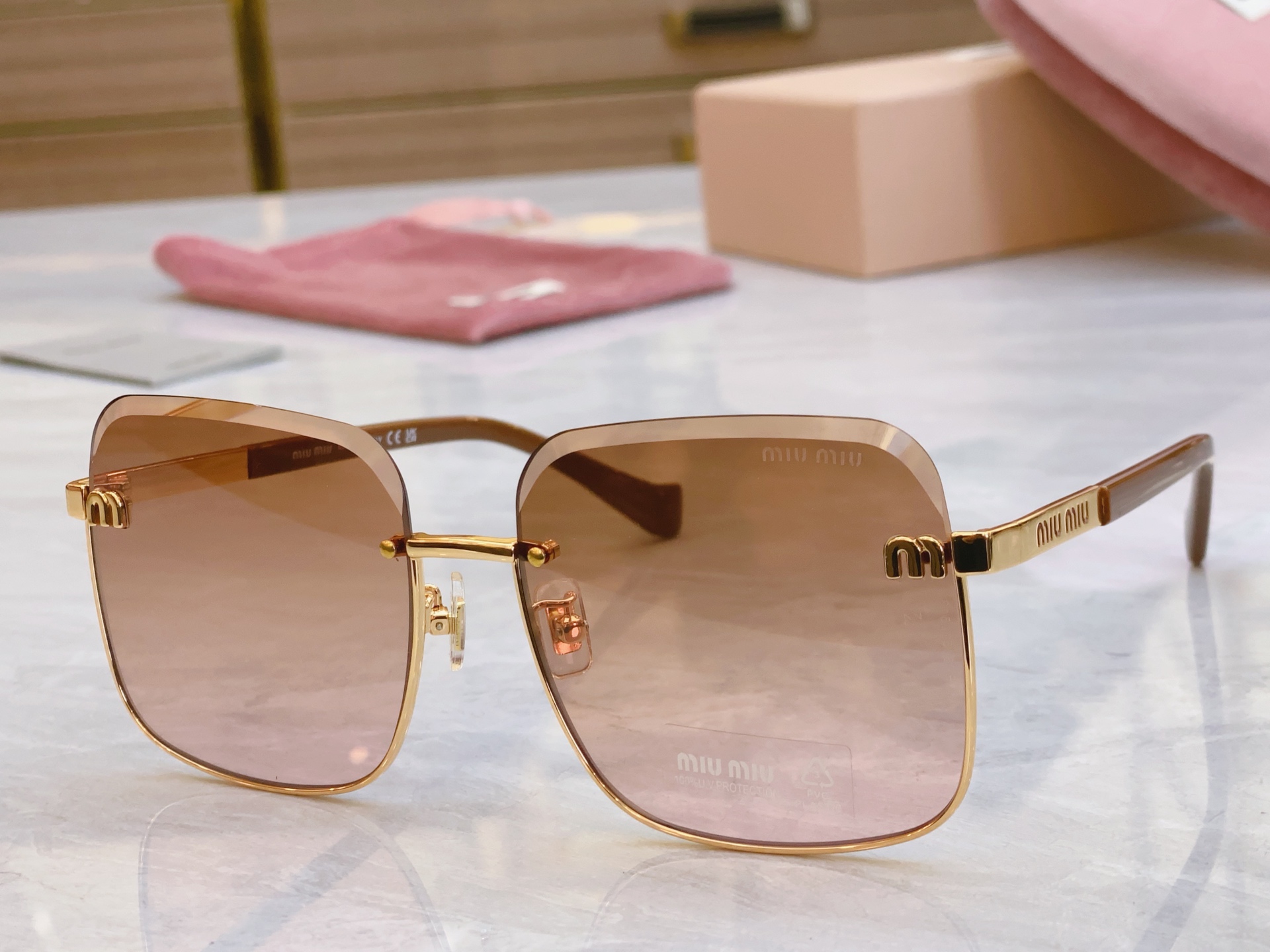 ，【MIU MI*】缪缪新款太阳镜，
MODELSMU 013YS，SIZE：60口17-140