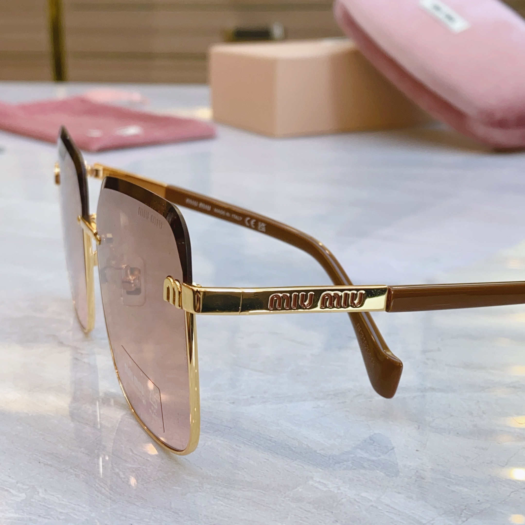 ，【MIU MI*】缪缪新款太阳镜，
MODELSMU 013YS，SIZE：60口17-140
