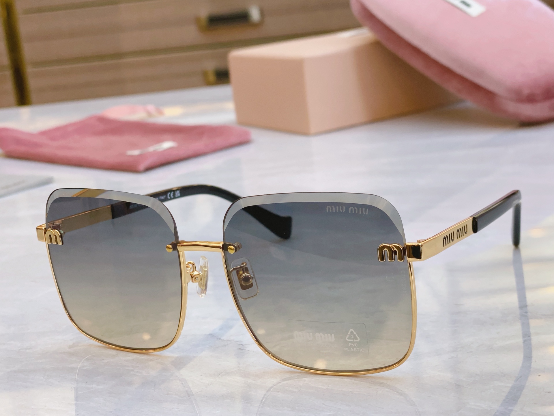 ，【MIU MI*】缪缪新款太阳镜，
MODELSMU 013YS，SIZE：60口17-140