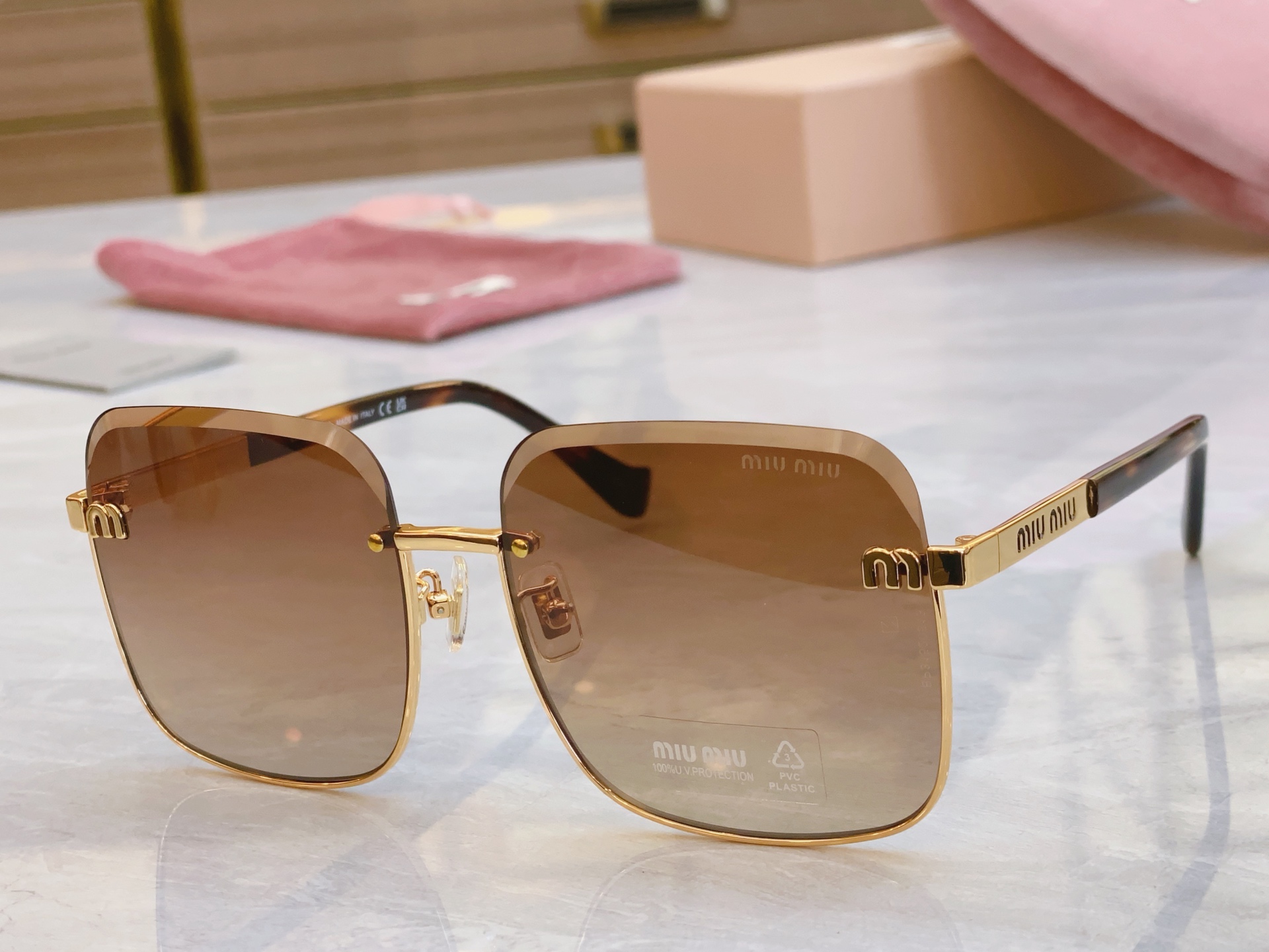 ，【MIU MI*】缪缪新款太阳镜，
MODELSMU 013YS，SIZE：60口17-140
