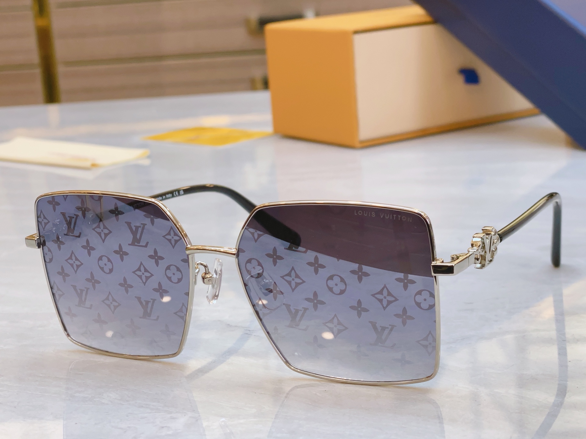 ，【LOUIS VUITTO*】路易*威登新款太阳镜，MODEL：Z1314，SIZE：60口14-14