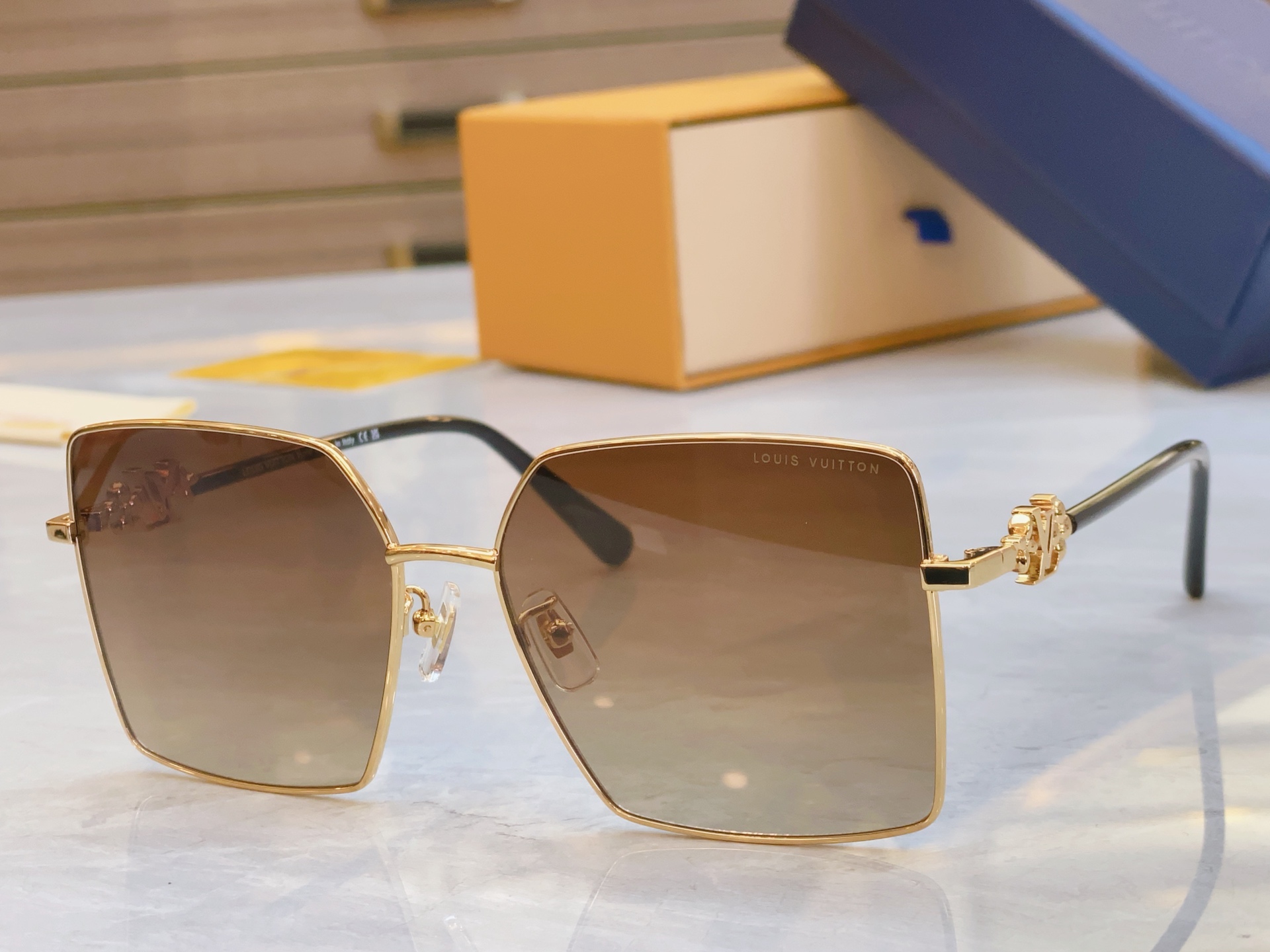 ，【LOUIS VUITTO*】路易*威登新款太阳镜，MODEL：Z1314，SIZE：60口14-14