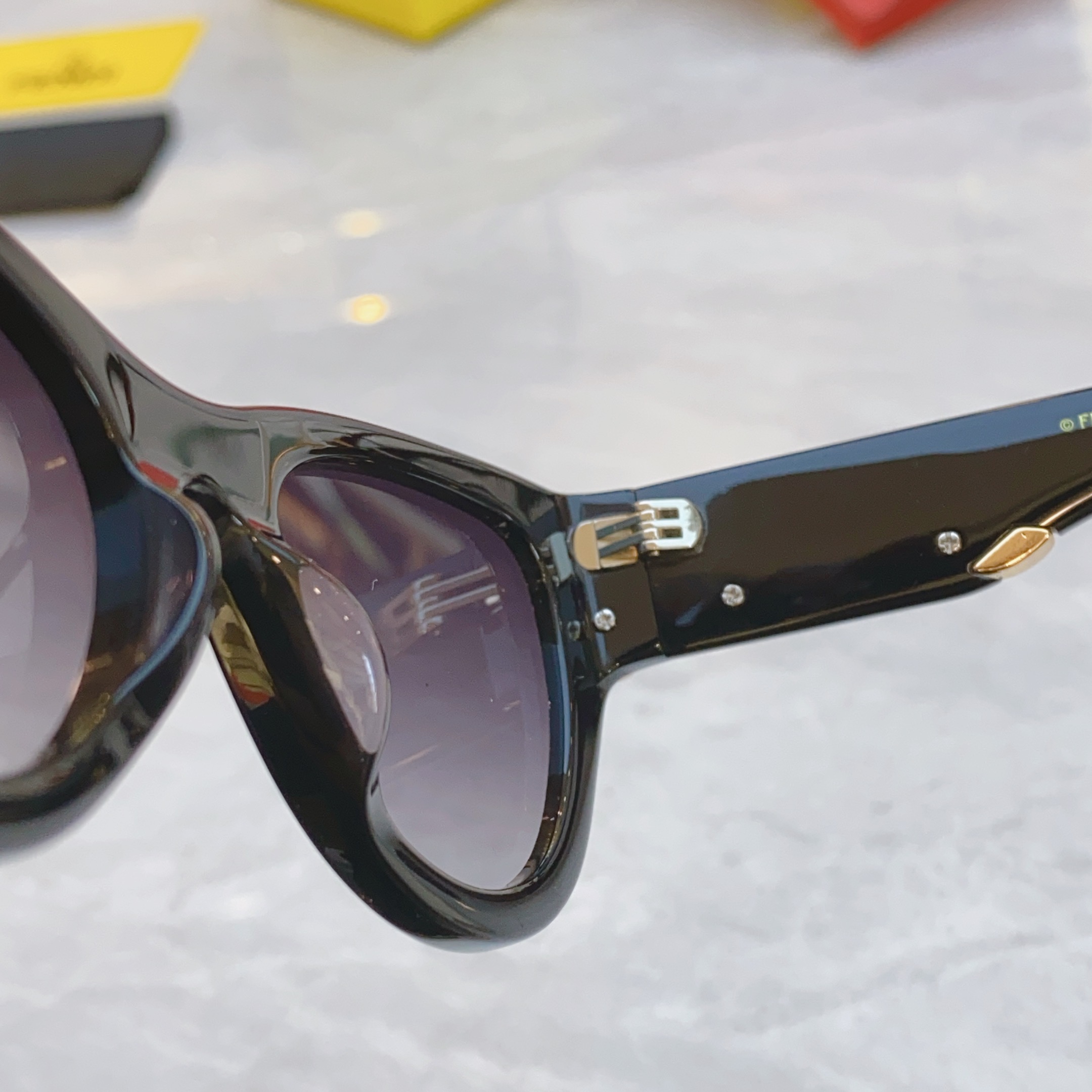 ，【FEN*】芬*迪新款太阳镜🕶️，
MODEL：FOL087VIPFPEH ，SIZE：143口0-1