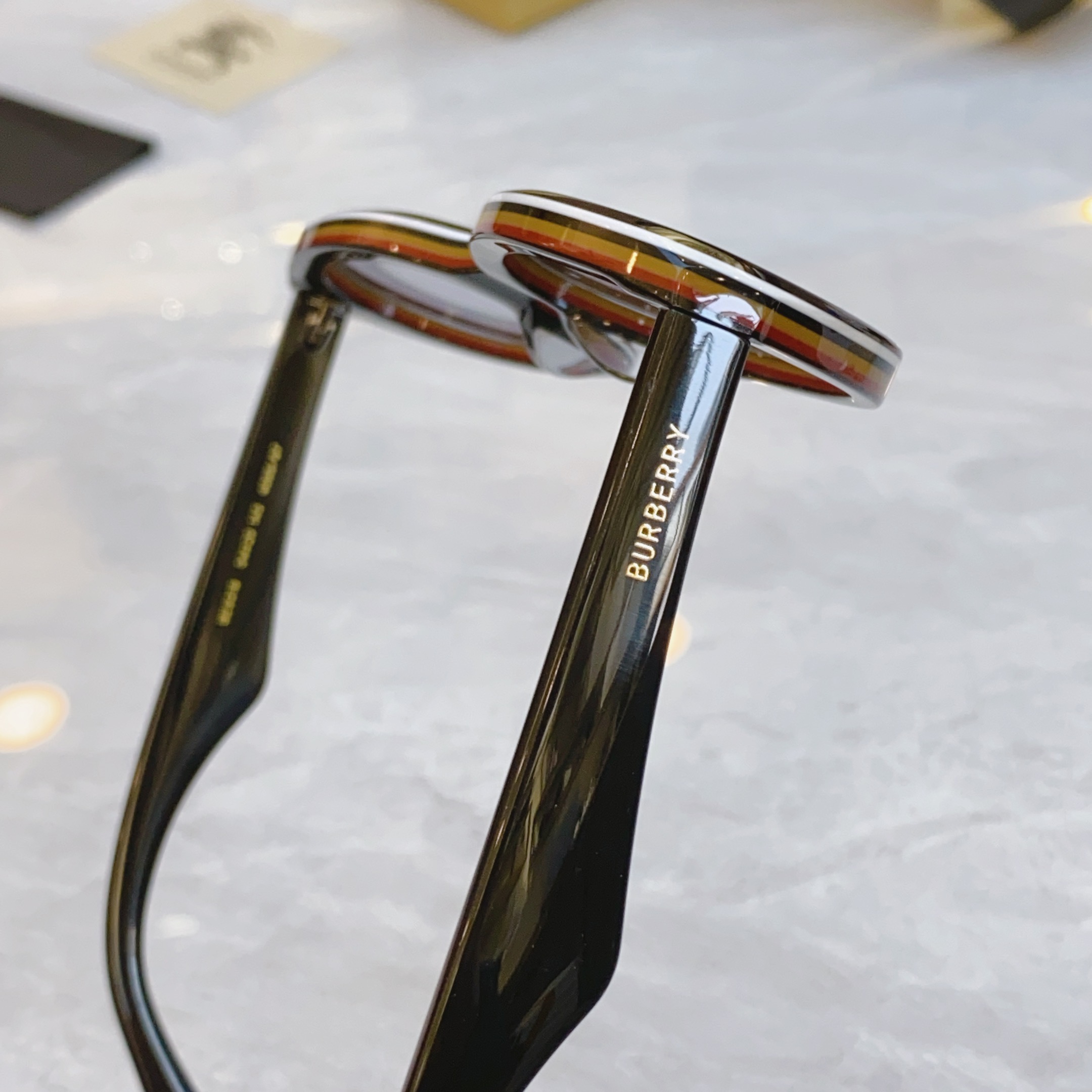 ，【BURBERR*】巴宝*莉新款太阳镜🕶️，MODEL：BE6016，SIZE：54口20-145