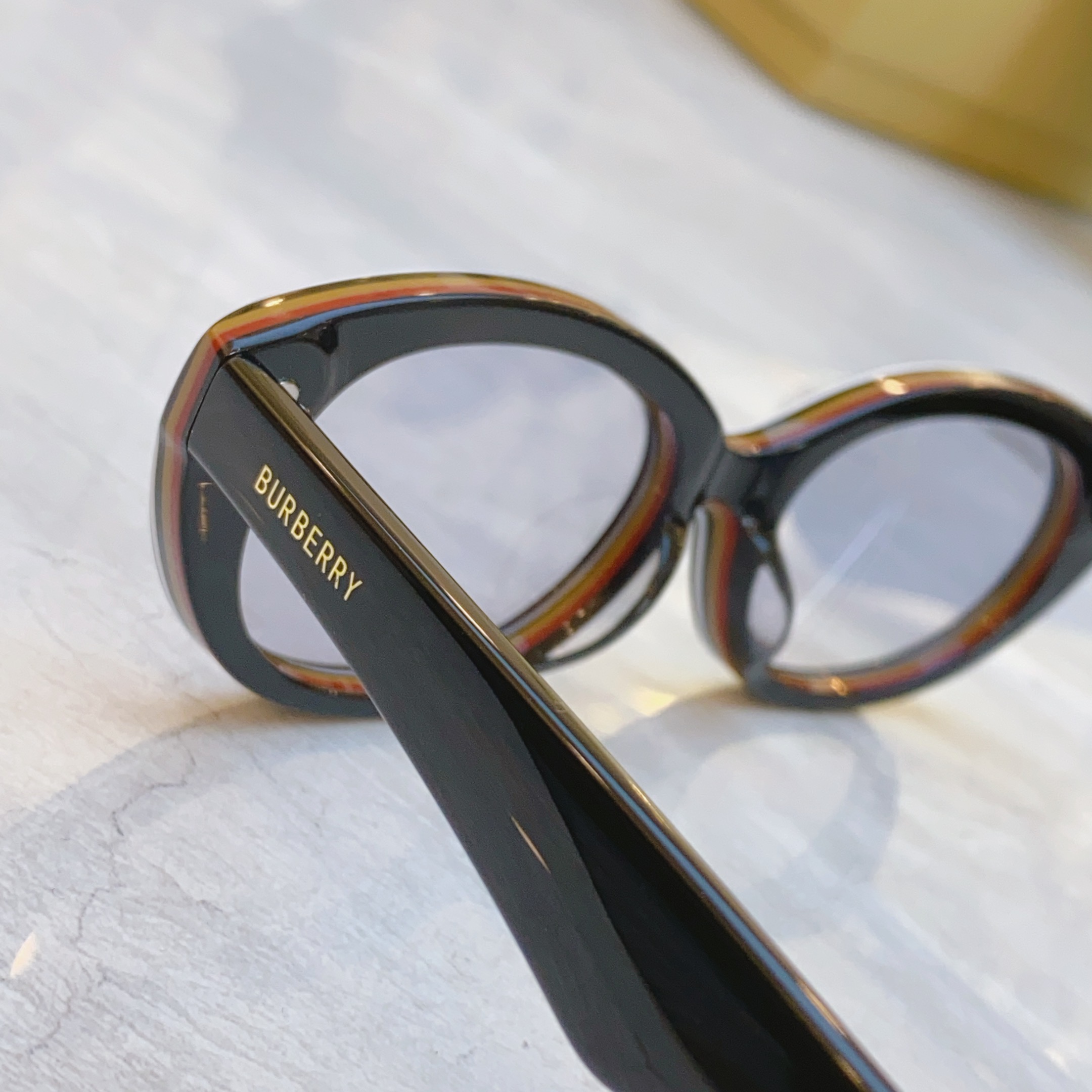 ，【BURBERR*】巴宝*莉新款太阳镜🕶️，MODEL：BE6016，SIZE：54口20-145
