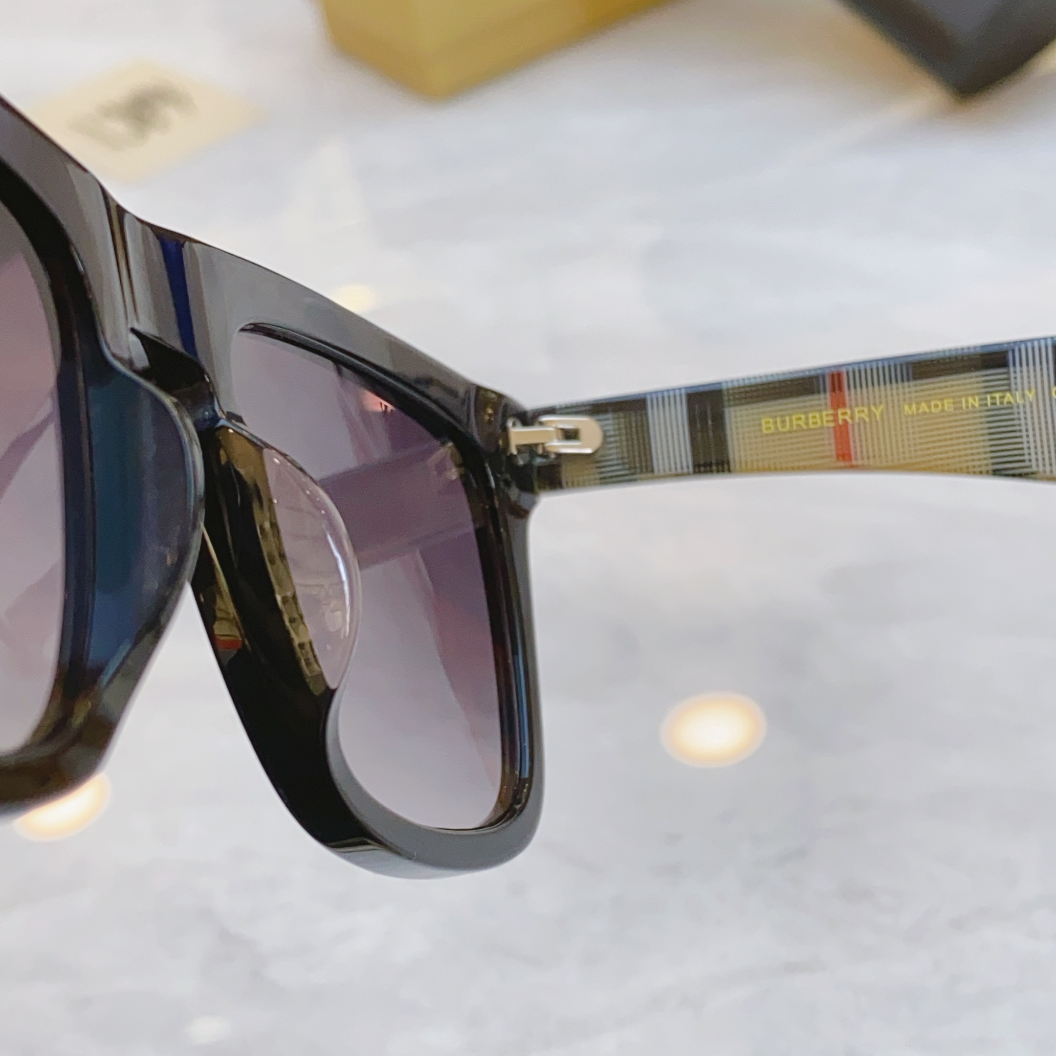 ，【BURBERR*】巴宝*莉新款太阳镜🕶️，MODEL：BE6015，SIZE：54口20-145