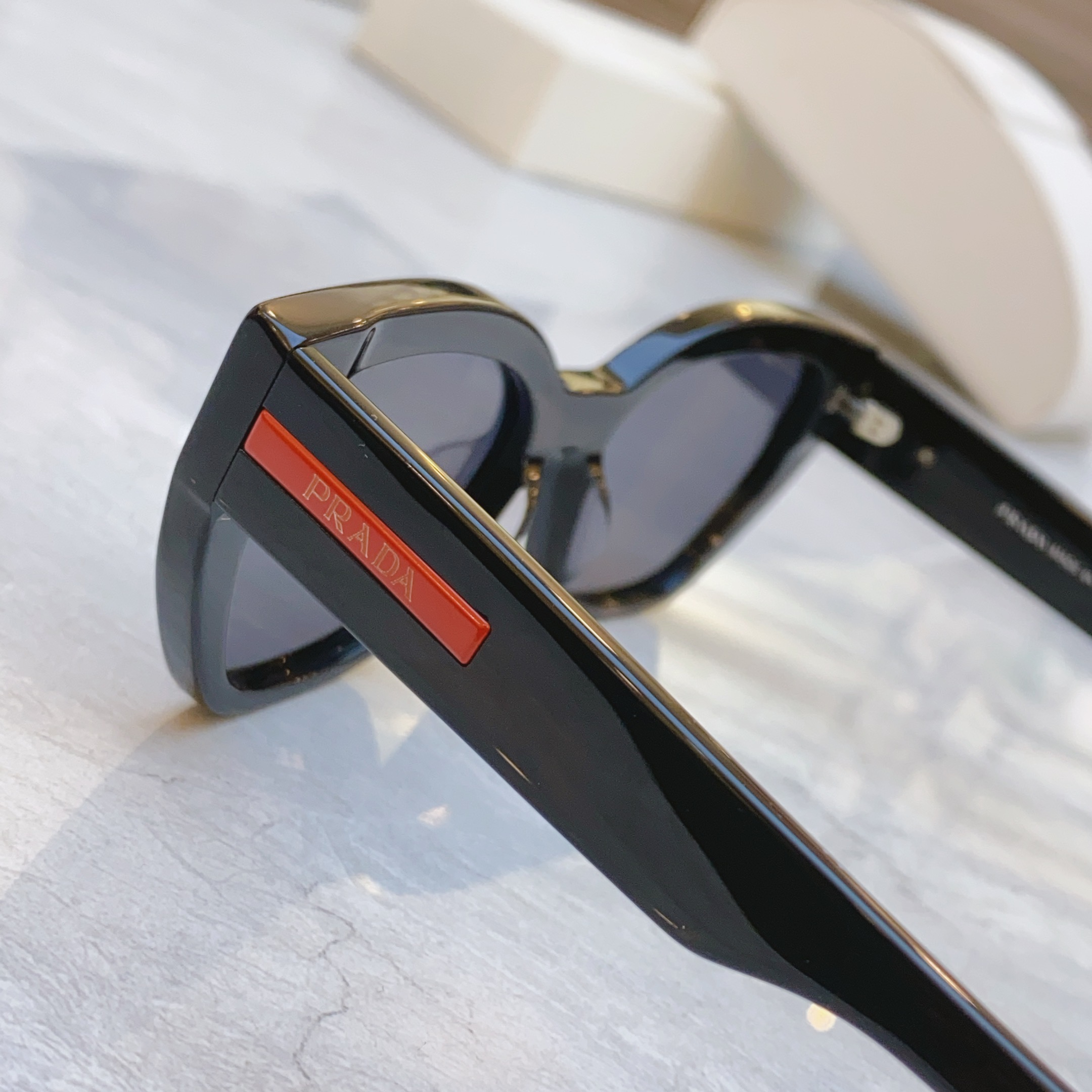 ，【PRAD*】普拉*达新款太阳镜，
MODEL：PRA 83-SSIZE：54口18-145