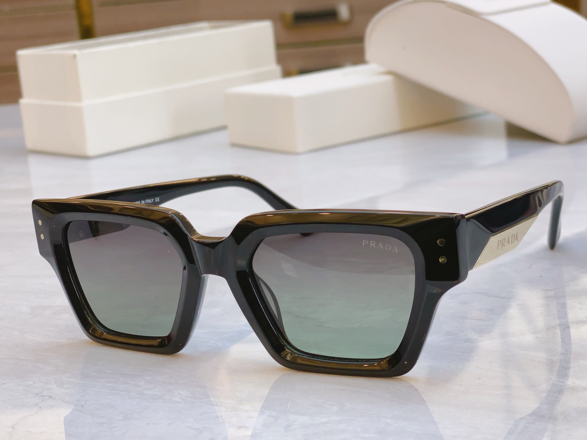 ，【PRAD*】普拉*达新款太阳镜，
MODEL：PRA 80-S，SIZE：51口22-145