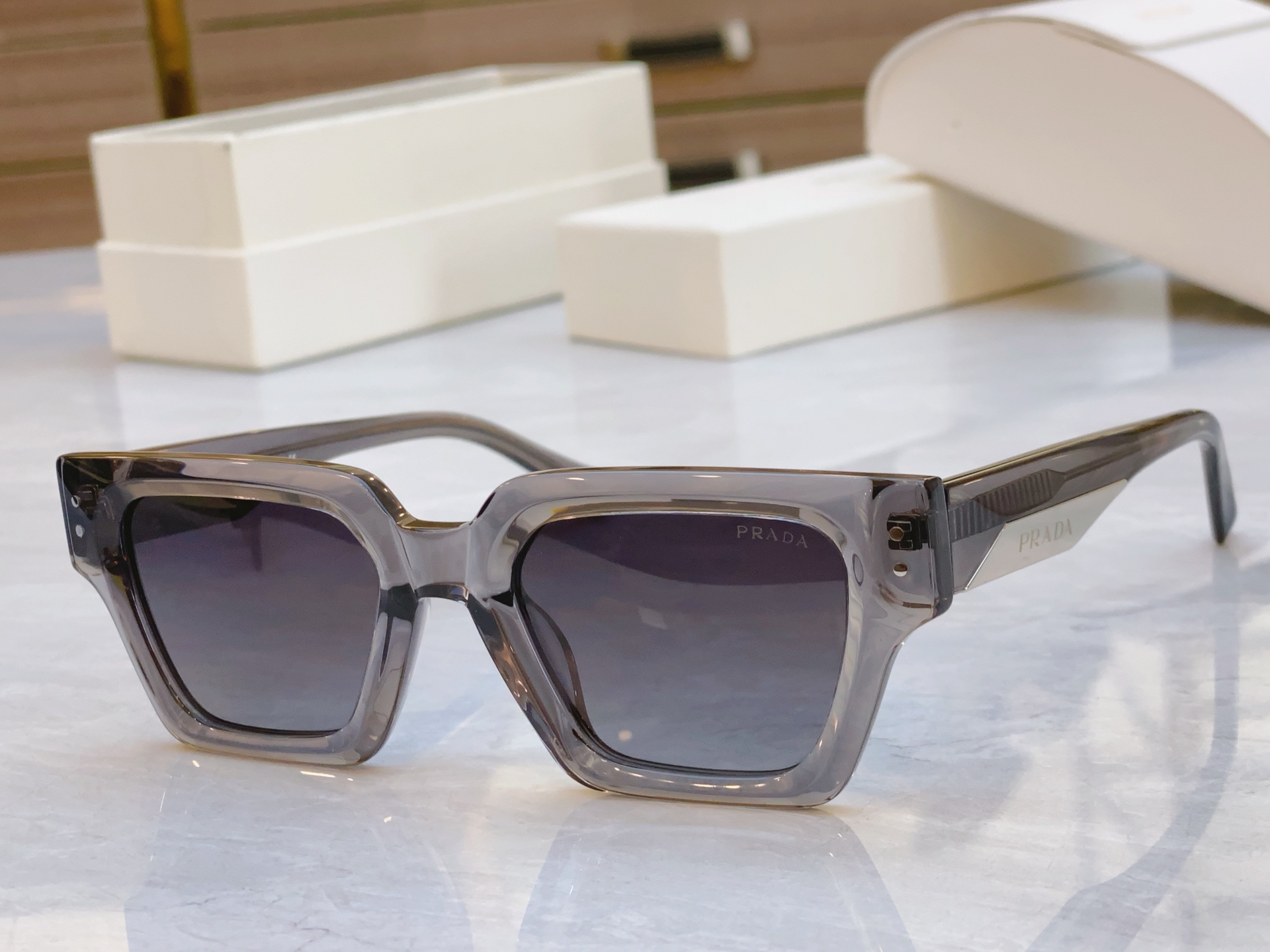 ，【PRAD*】普拉*达新款太阳镜，
MODEL：PRA 80-S，SIZE：51口22-145