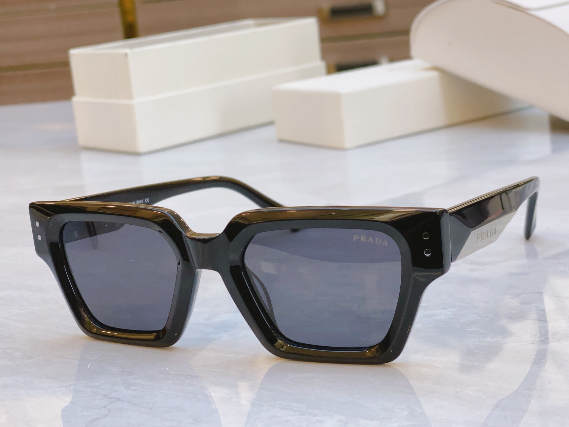 ，【PRAD*】普拉*达新款太阳镜，
MODEL：PRA 80-S，SIZE：51口22-145
