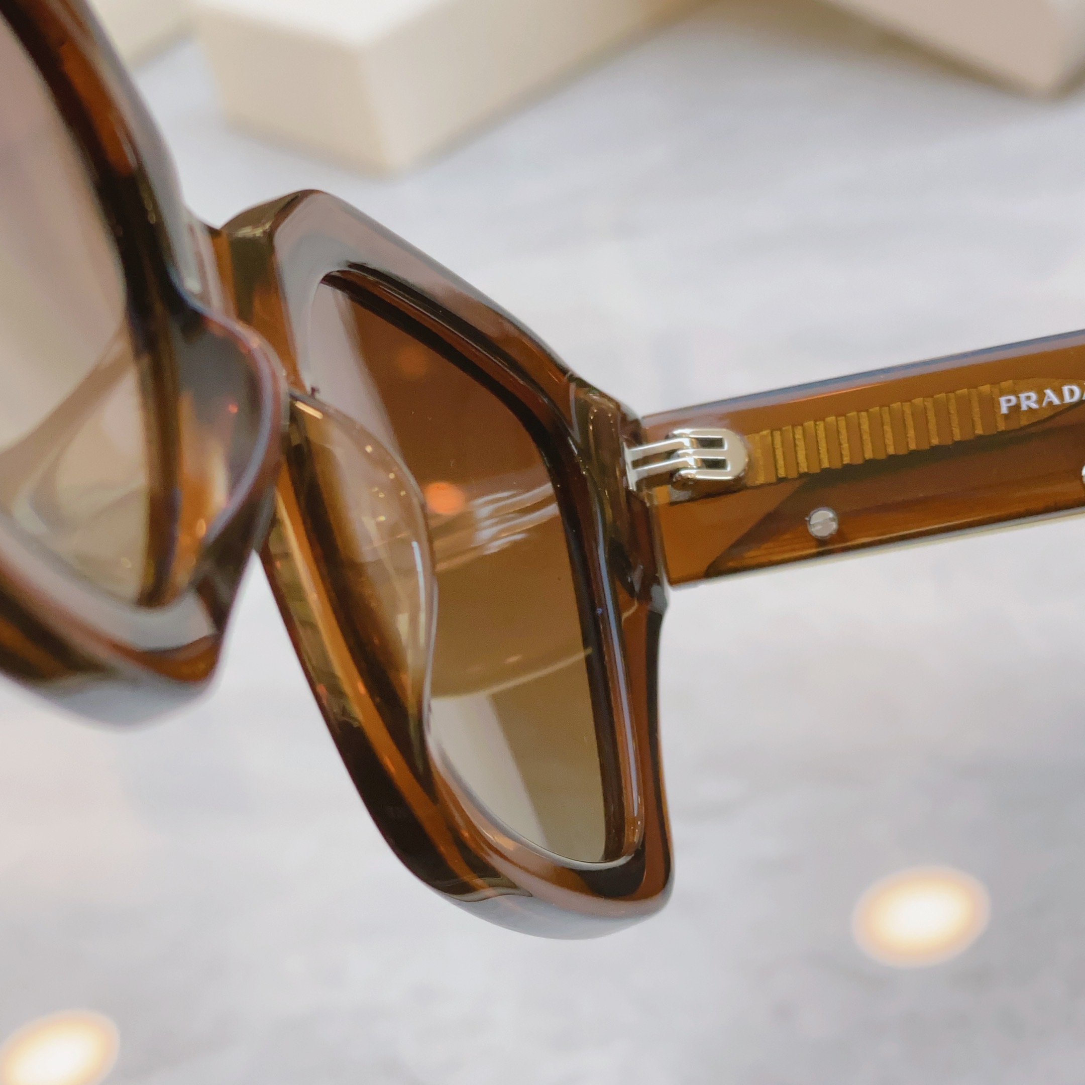 ，【PRAD*】普拉*达新款太阳镜，
MODEL：PRA 79-S，SIZE：52口20-145