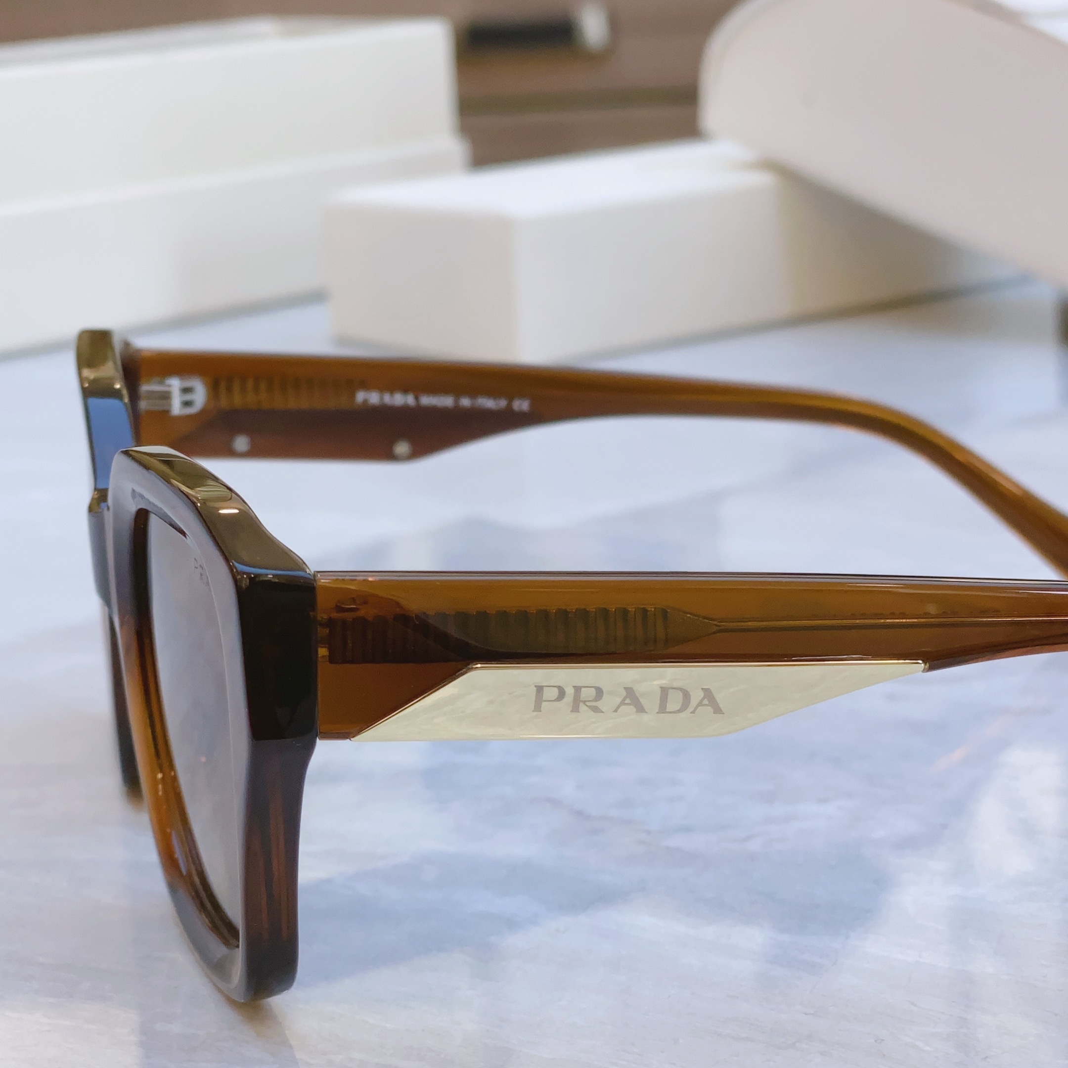 ，【PRAD*】普拉*达新款太阳镜，
MODEL：PRA 79-S，SIZE：52口20-145