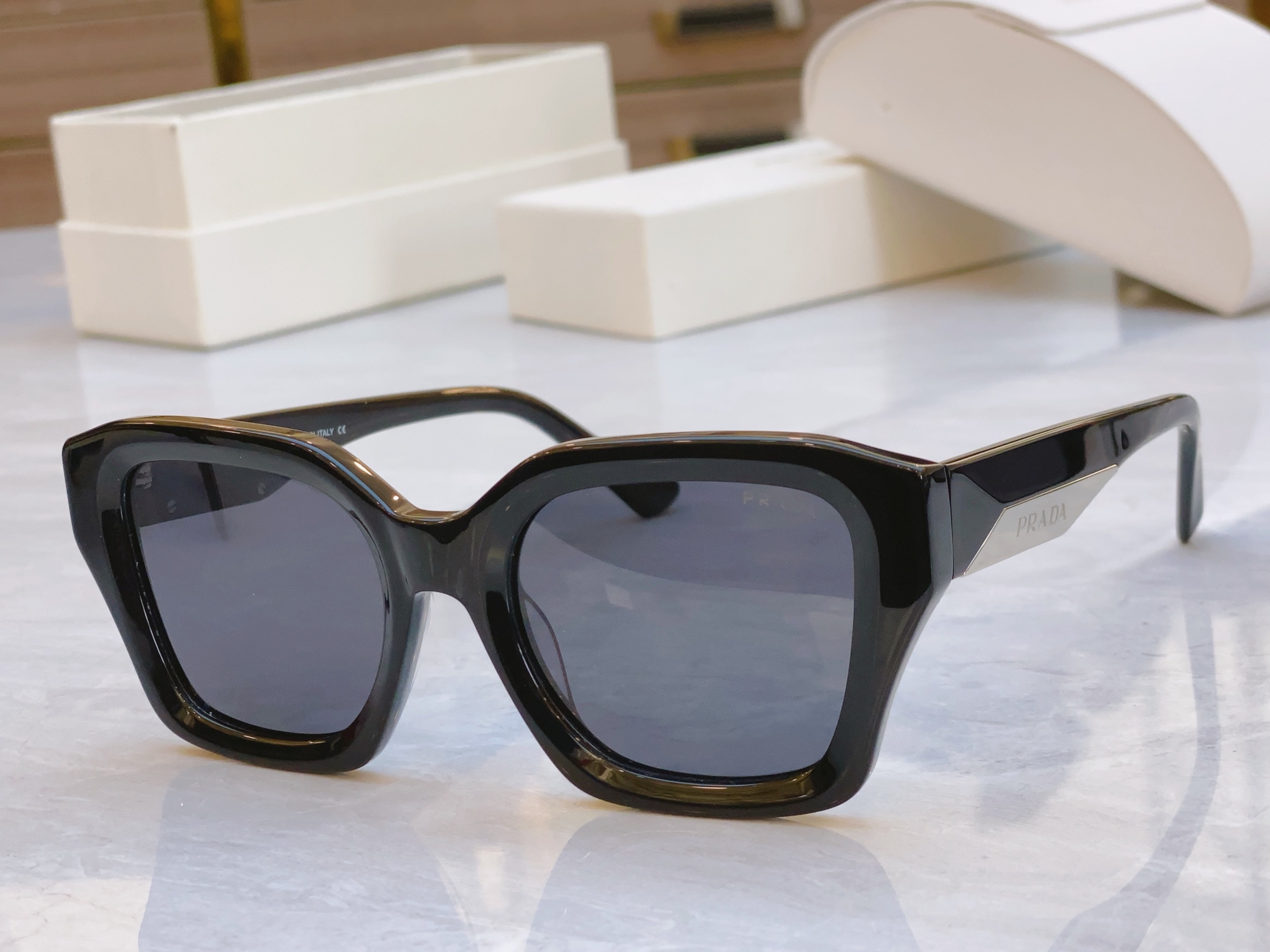 ，【PRAD*】普拉*达新款太阳镜，
MODEL：PRA 79-S，SIZE：52口20-145