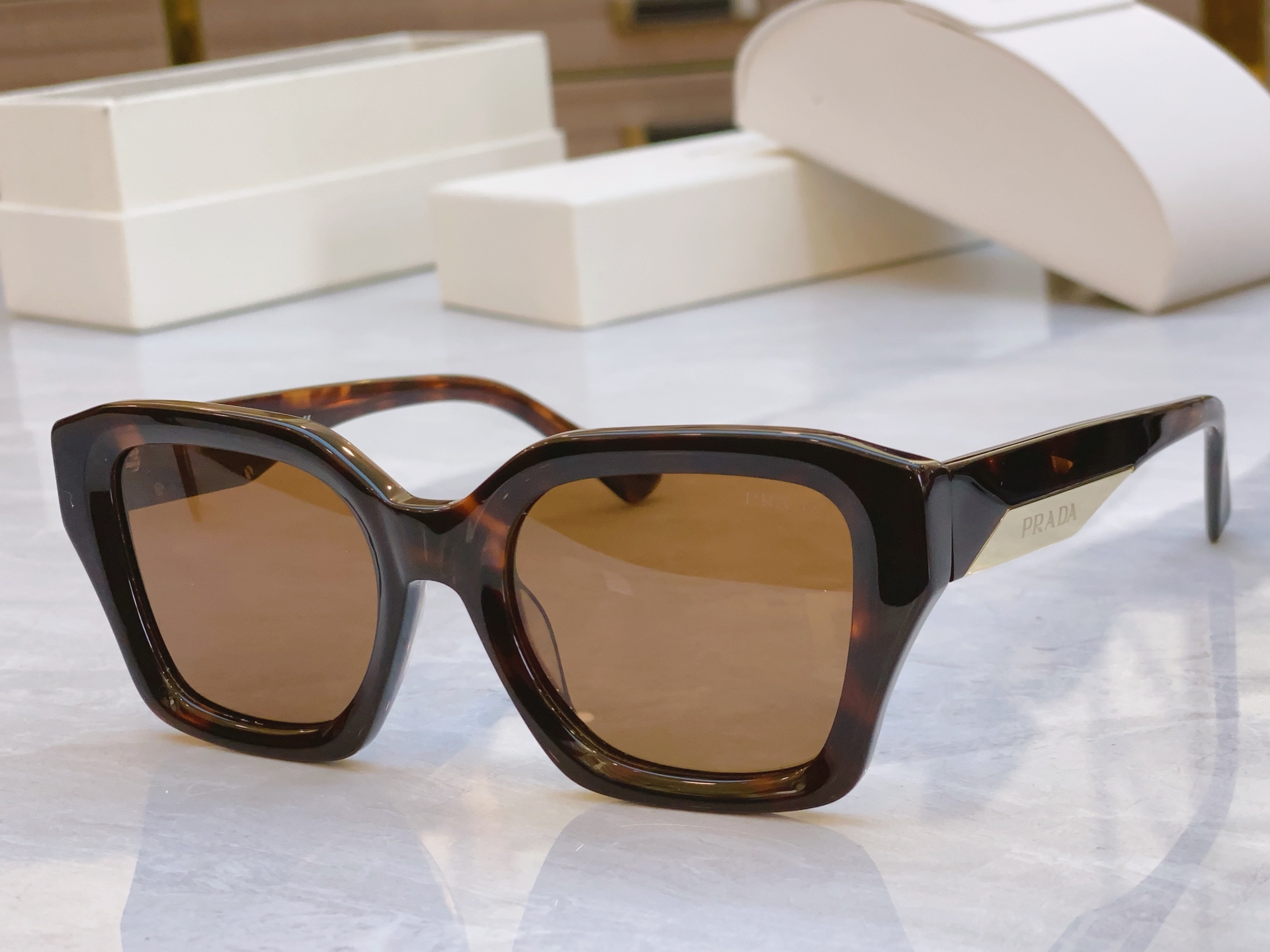 ，【PRAD*】普拉*达新款太阳镜，
MODEL：PRA 79-S，SIZE：52口20-145