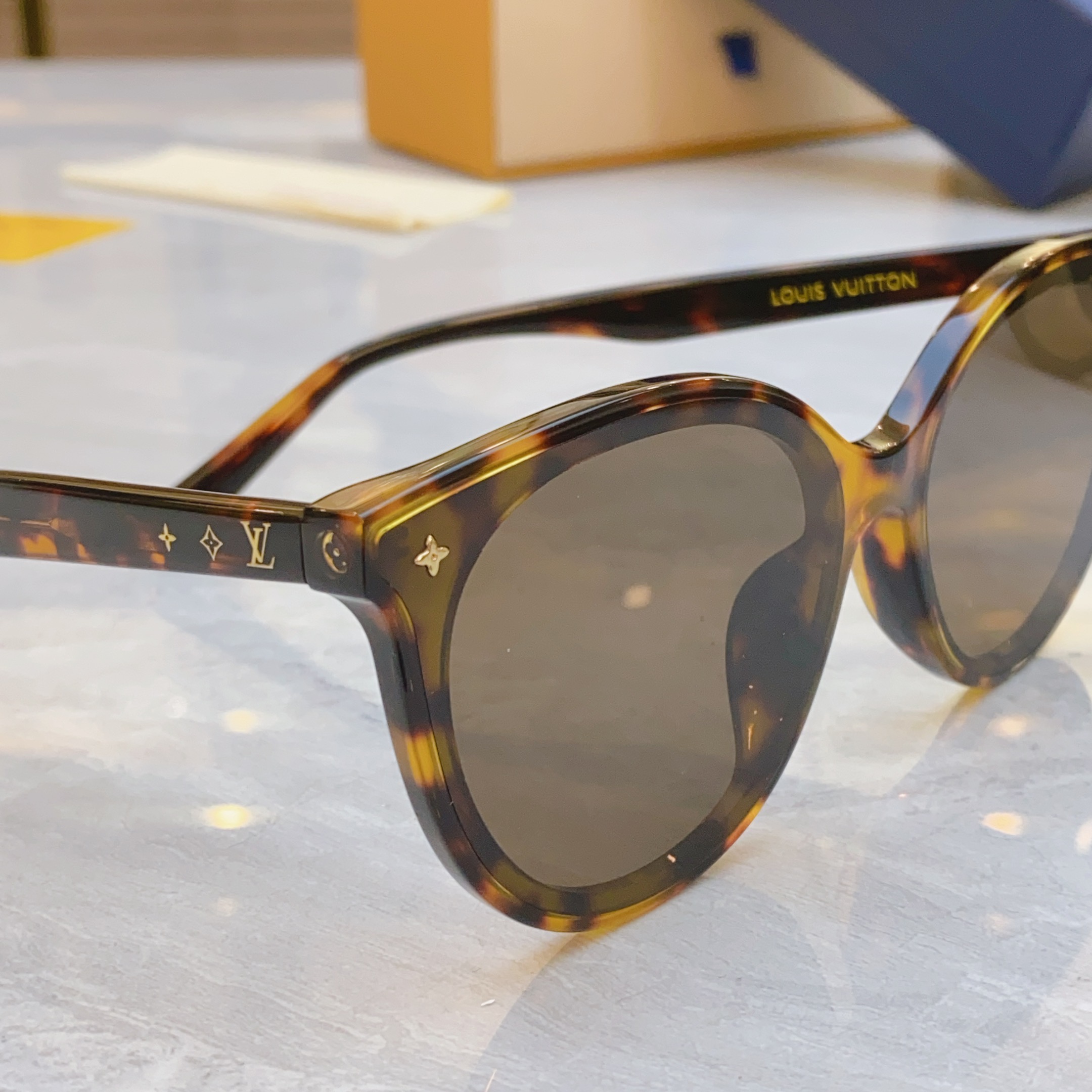 ，【LOUIS VUITTO*】路易*威登新款太阳镜，MODEL：Z2154U，SIZE：63口17-1