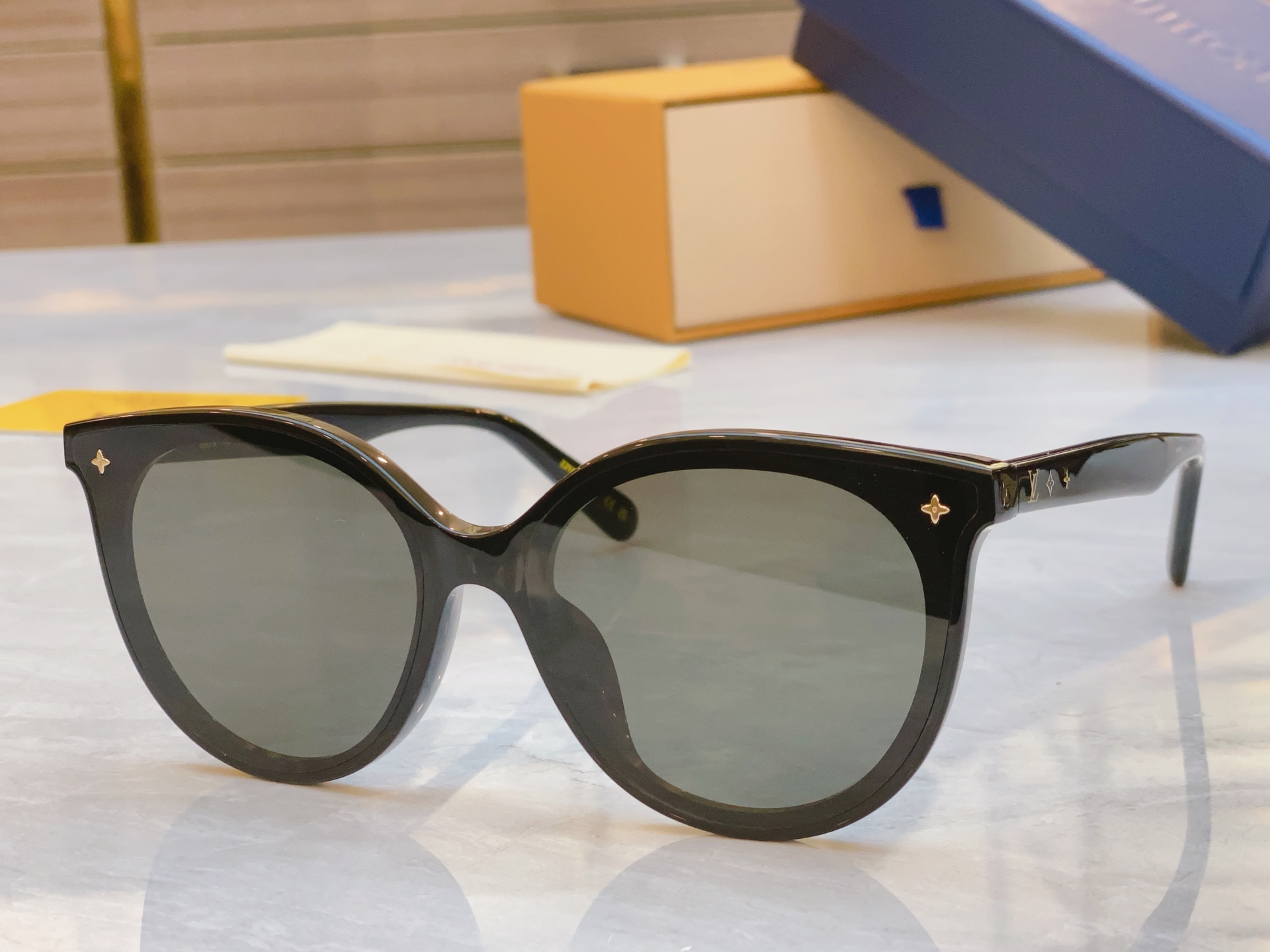 ，【LOUIS VUITTO*】路易*威登新款太阳镜，MODEL：Z2154U，SIZE：63口17-1
