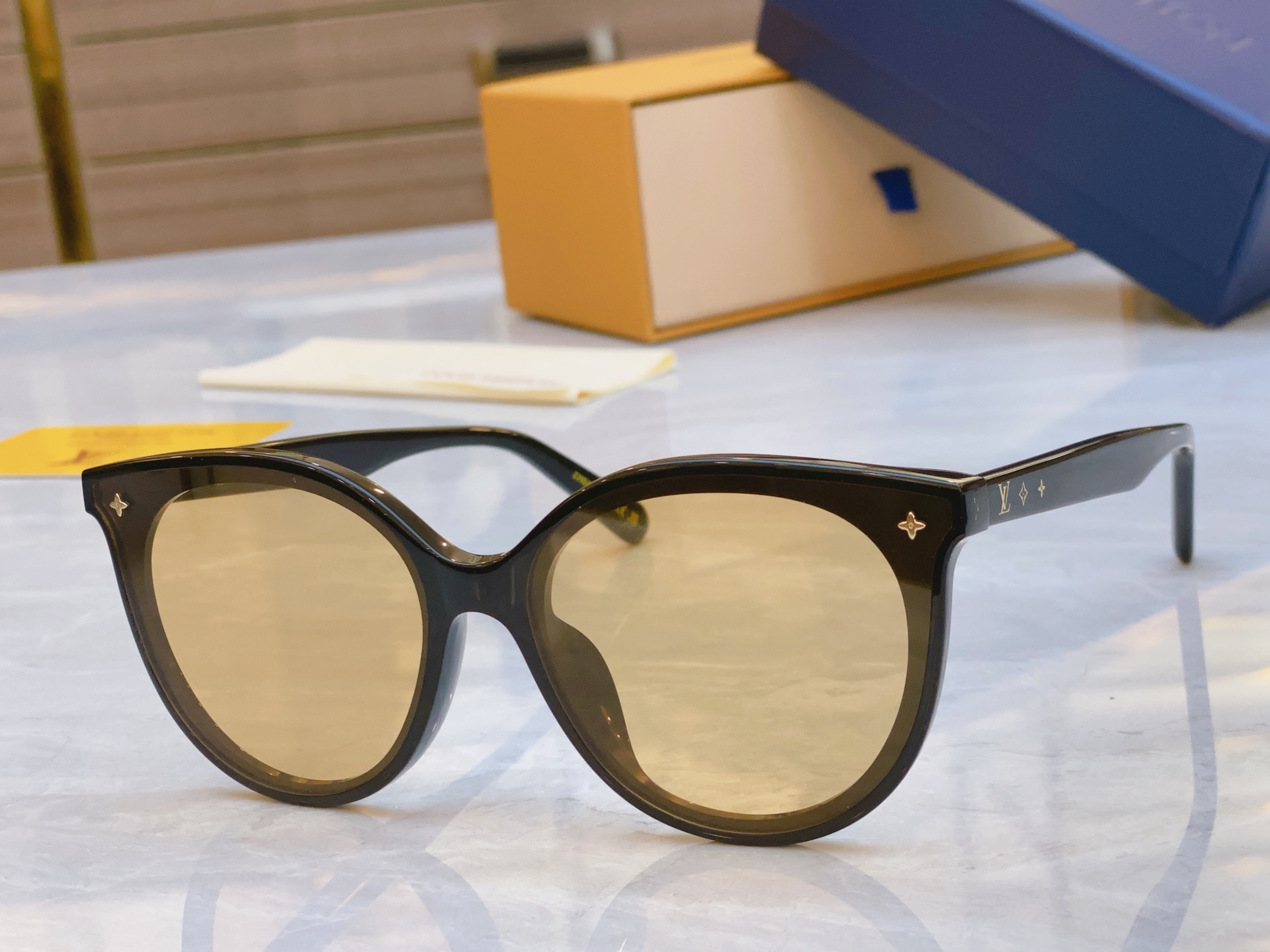 ，【LOUIS VUITTO*】路易*威登新款太阳镜，MODEL：Z2154U，SIZE：63口17-1