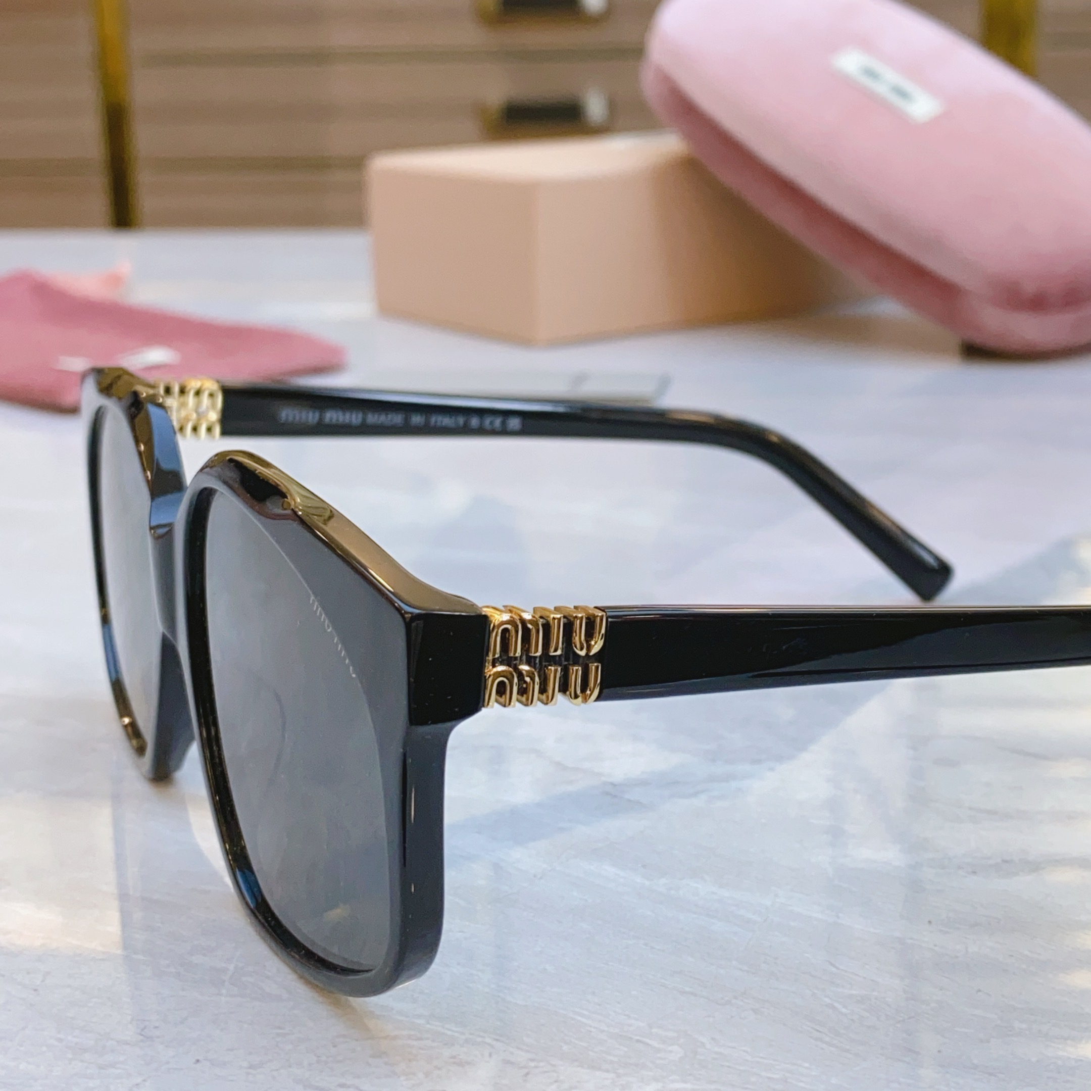 ，【MIU MI*】缪缪新款太阳镜，
MODELMU80S，SIZE：58口19-145
