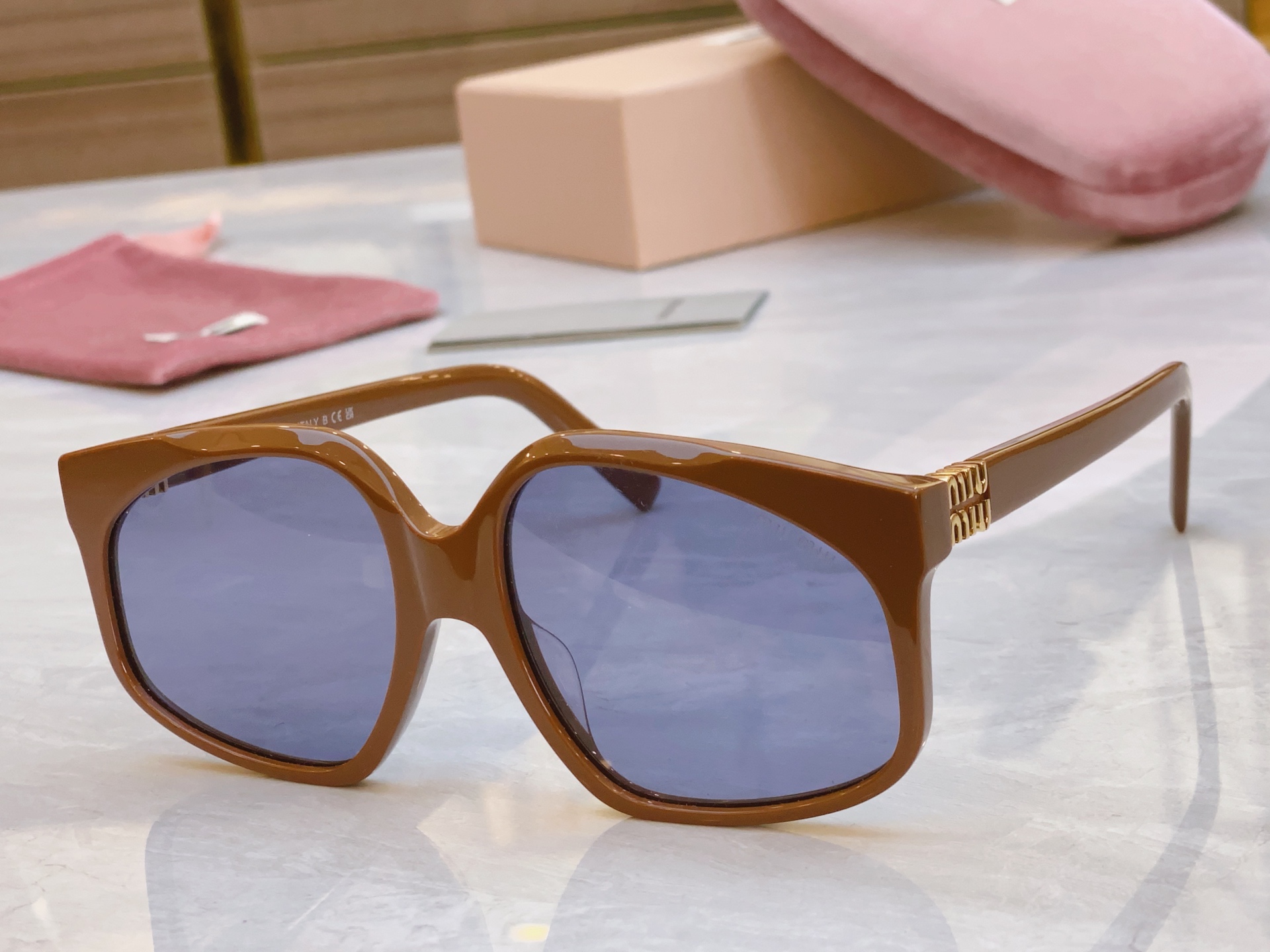 ，【MIU MI*】缪缪新款太阳镜，
MODELMU80S，SIZE：58口19-145