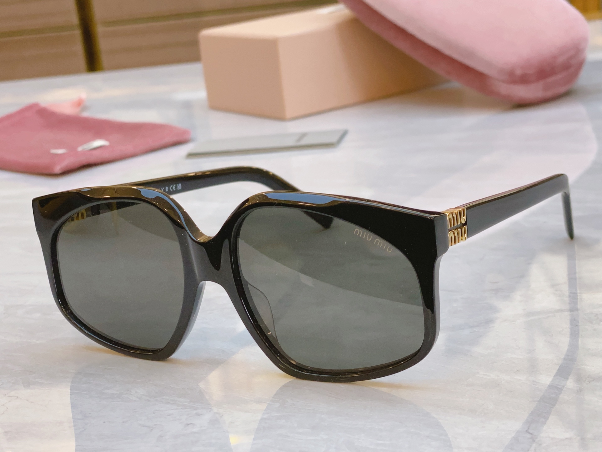 ，【MIU MI*】缪缪新款太阳镜，
MODELMU80S，SIZE：58口19-145