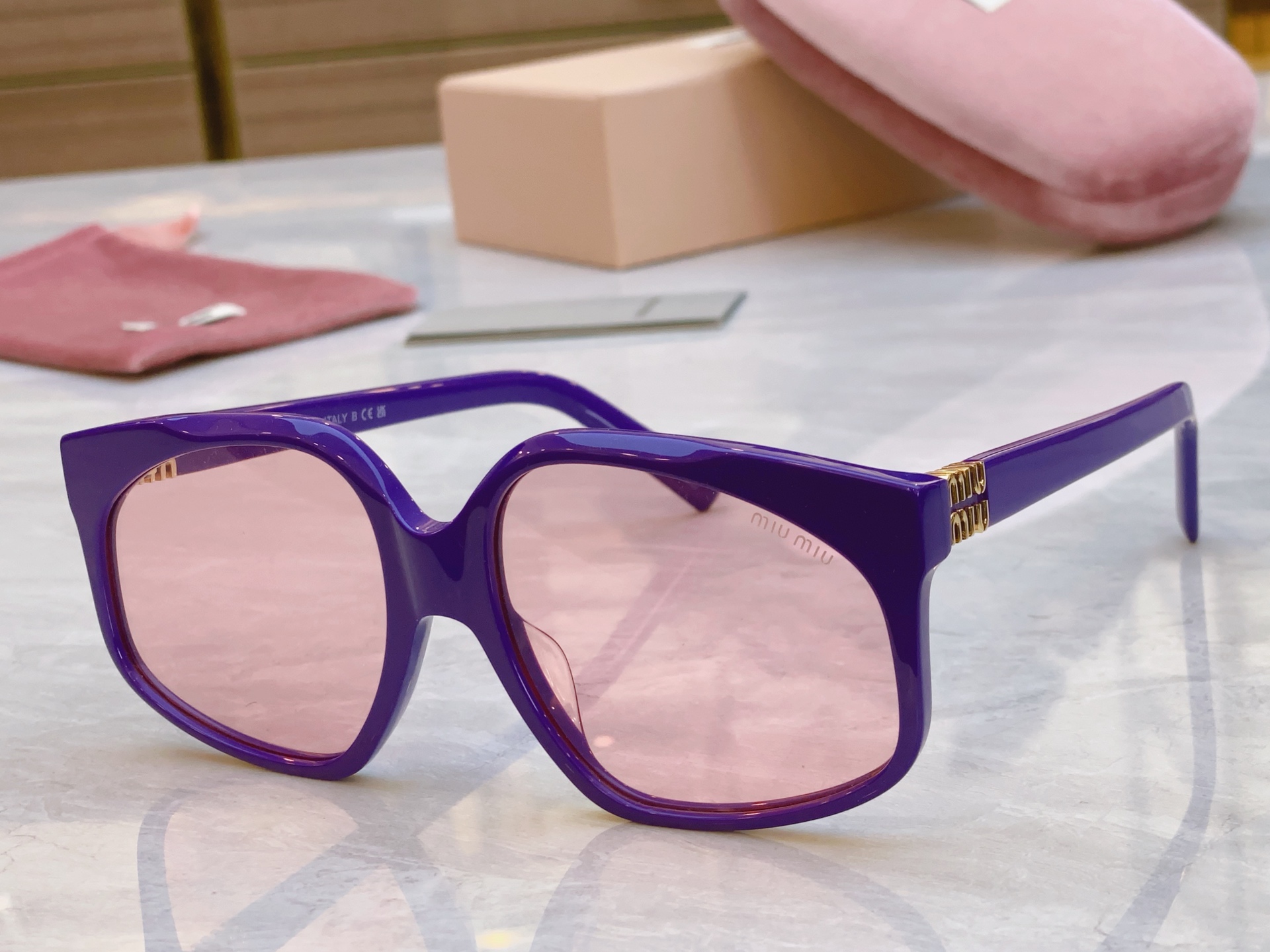 ，【MIU MI*】缪缪新款太阳镜，
MODELMU80S，SIZE：58口19-145