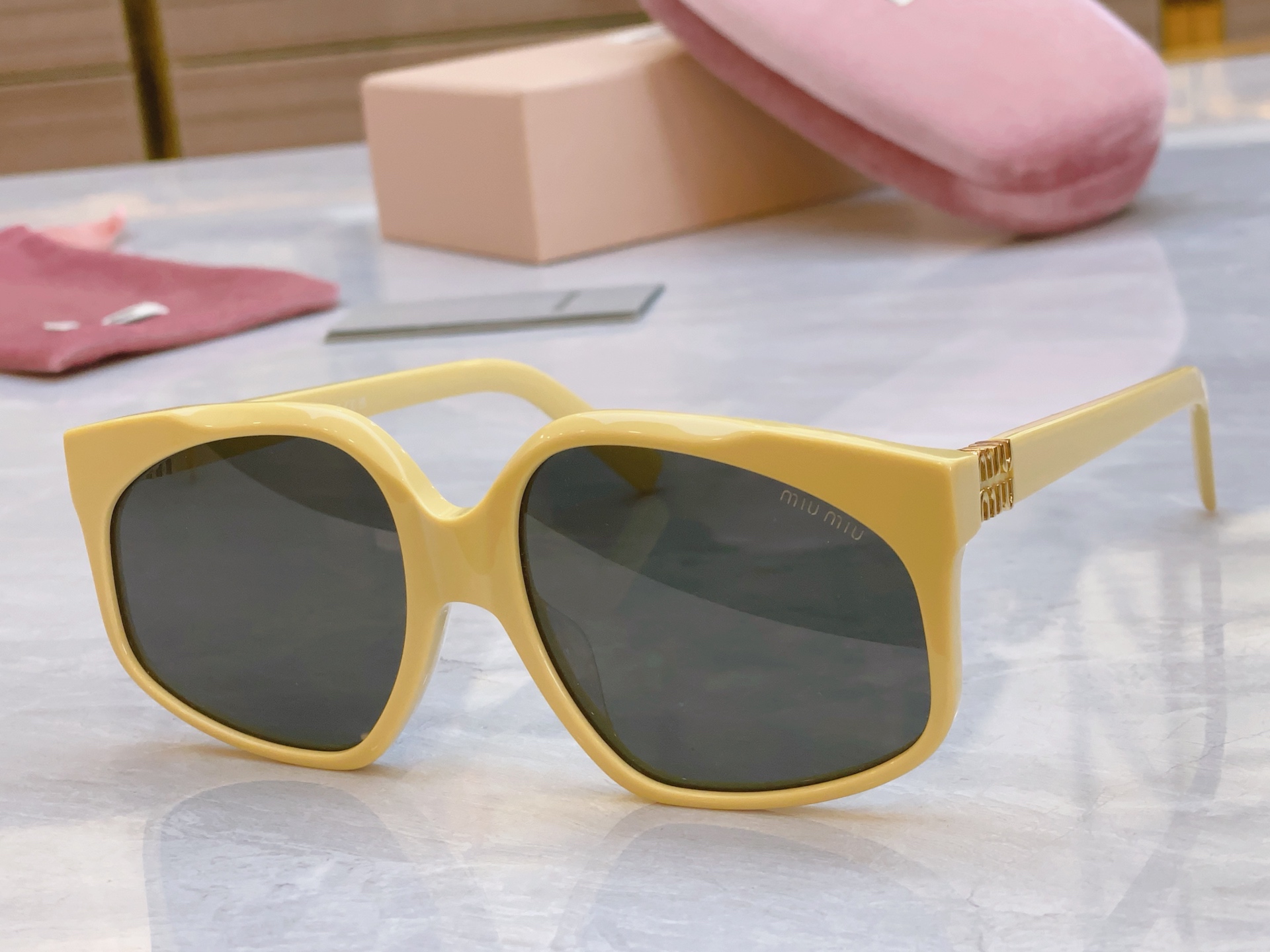 ，【MIU MI*】缪缪新款太阳镜，
MODELMU80S，SIZE：58口19-145