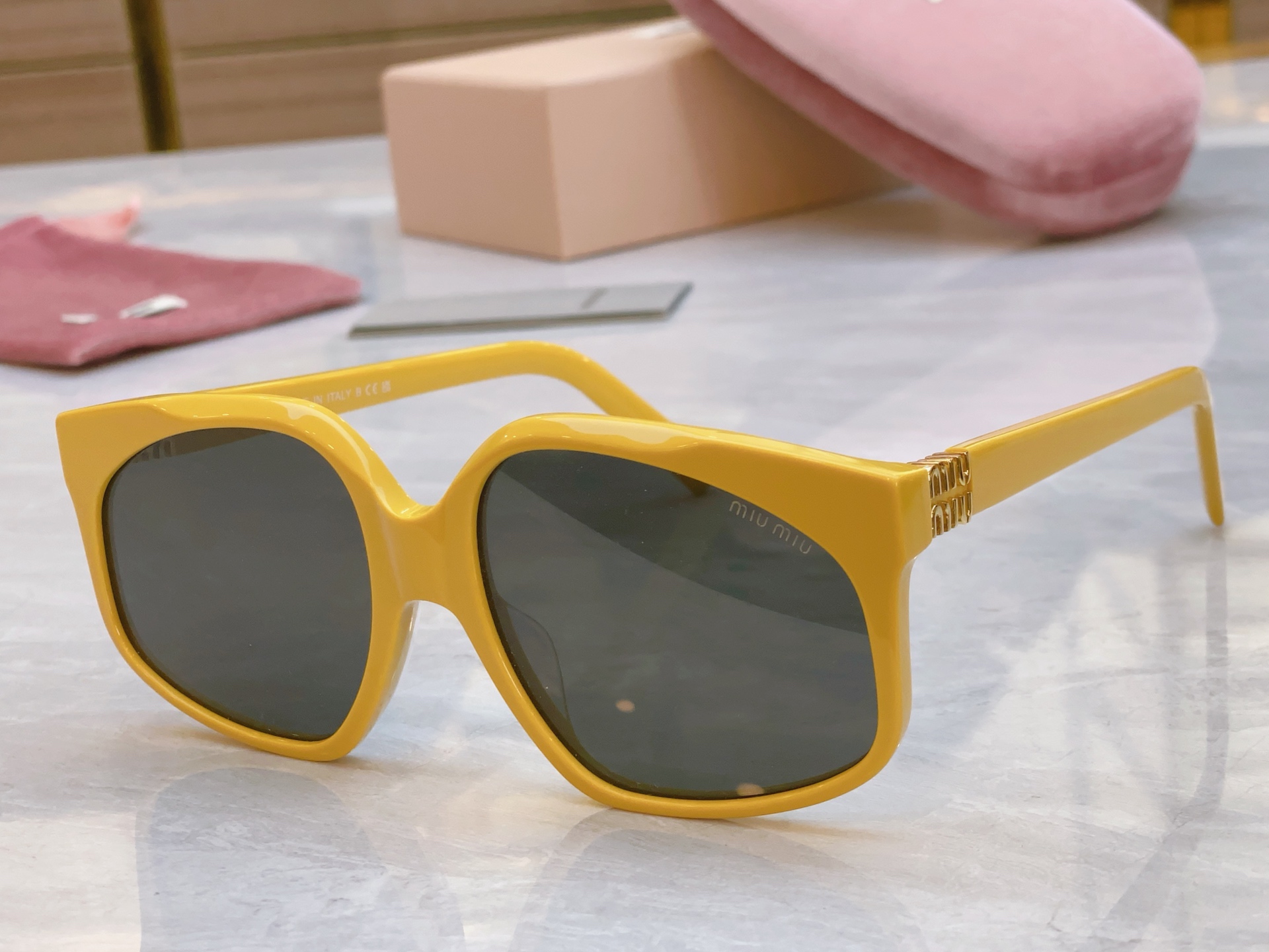 ，【MIU MI*】缪缪新款太阳镜，
MODELMU80S，SIZE：58口19-145