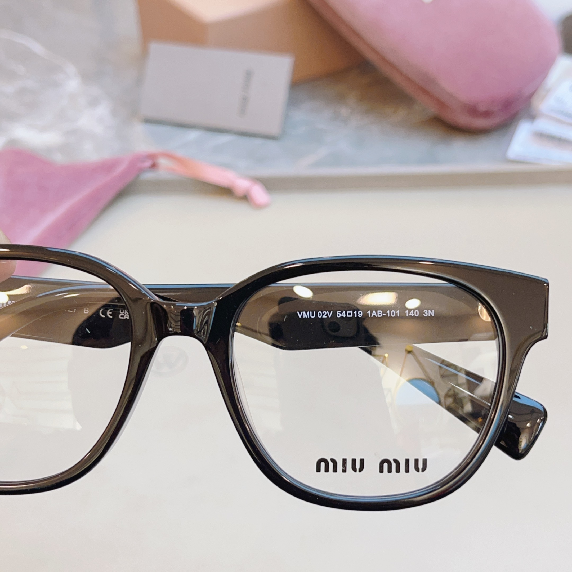 ，【MIU MI*】缪缪新款眼镜架，
MODELVMU 02V，SIZE：54口19-140