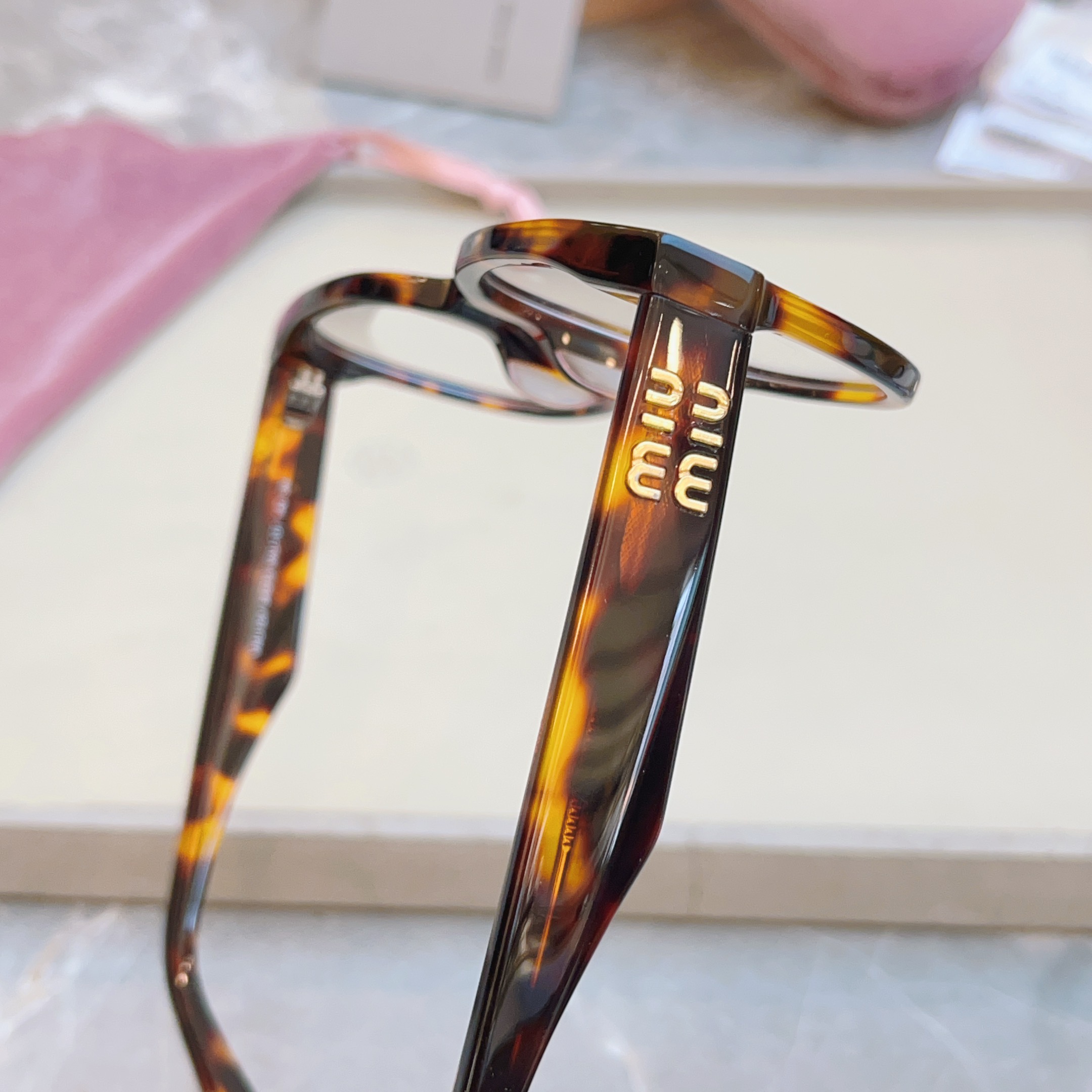 ，【MIU MI*】缪缪新款眼镜架，
MODELVMU 02V，SIZE：54口19-140