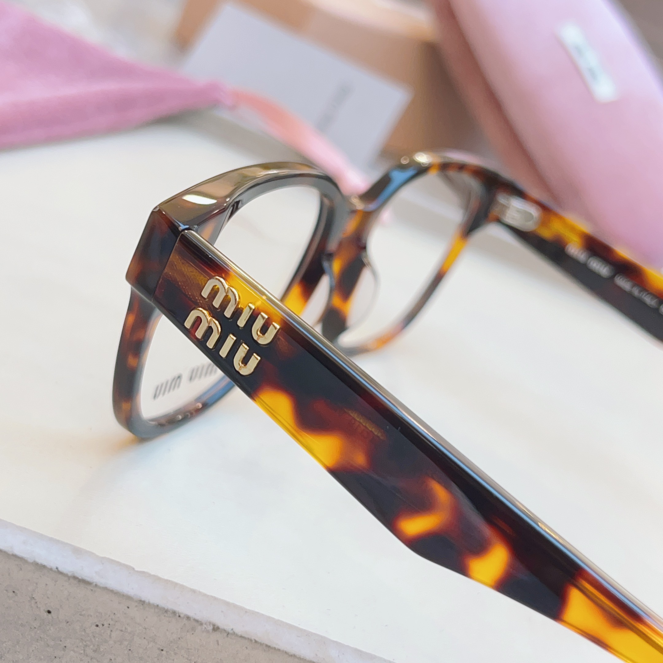 ，【MIU MI*】缪缪新款眼镜架，
MODELVMU 02V，SIZE：54口19-140