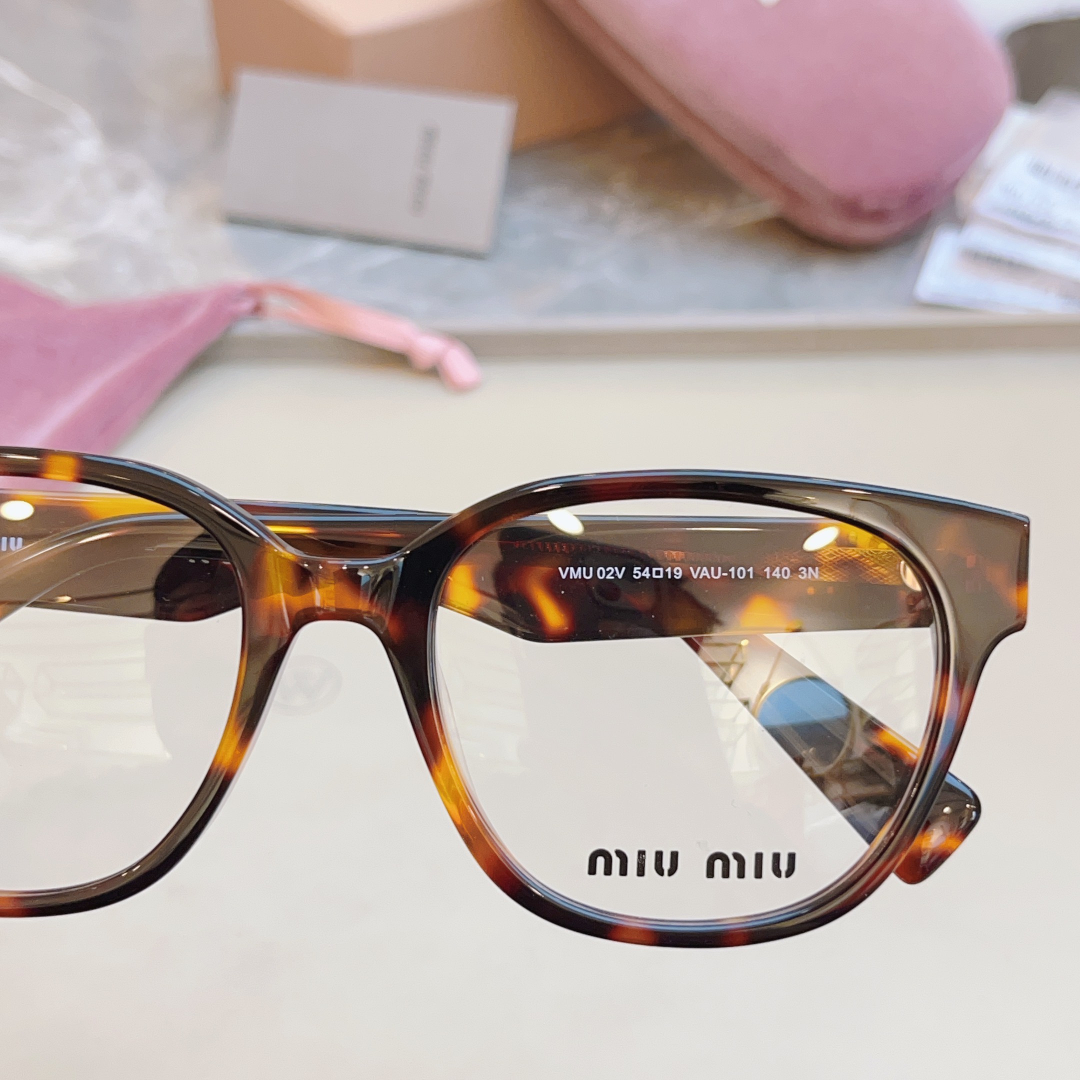 ，【MIU MI*】缪缪新款眼镜架，
MODELVMU 02V，SIZE：54口19-140