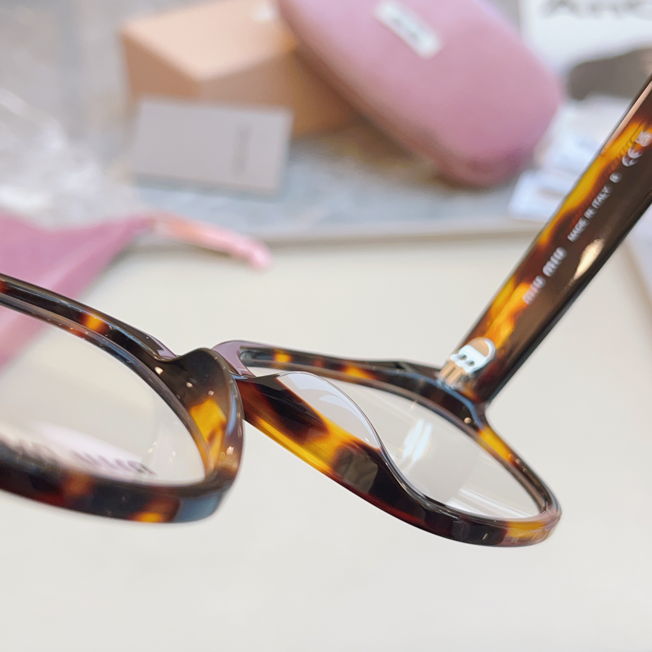 ，【MIU MI*】缪缪新款眼镜架，
MODELVMU 02V，SIZE：54口19-140