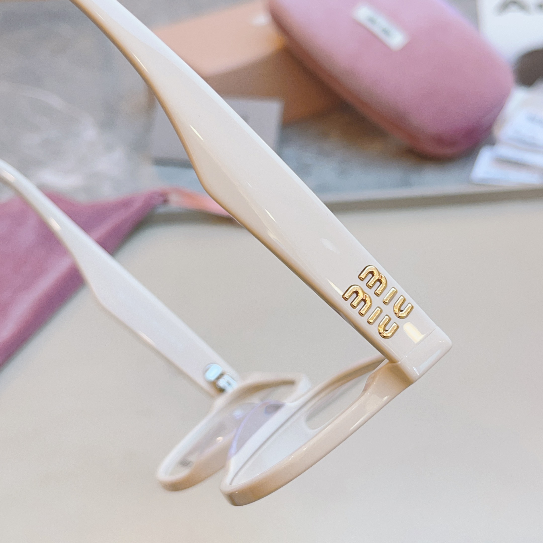 ，【MIU MI*】缪缪新款眼镜架，
MODELVMU 02V，SIZE：54口19-140