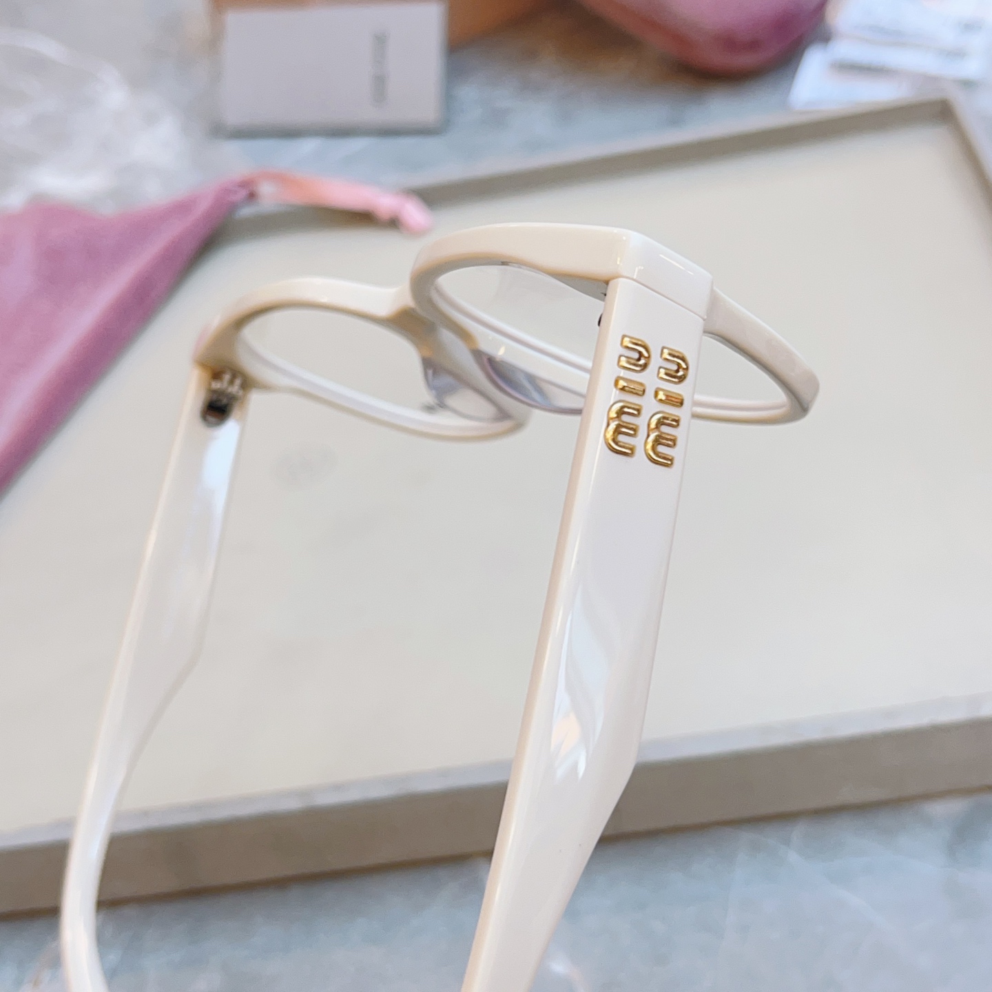 ，【MIU MI*】缪缪新款眼镜架，
MODELVMU 02V，SIZE：54口19-140