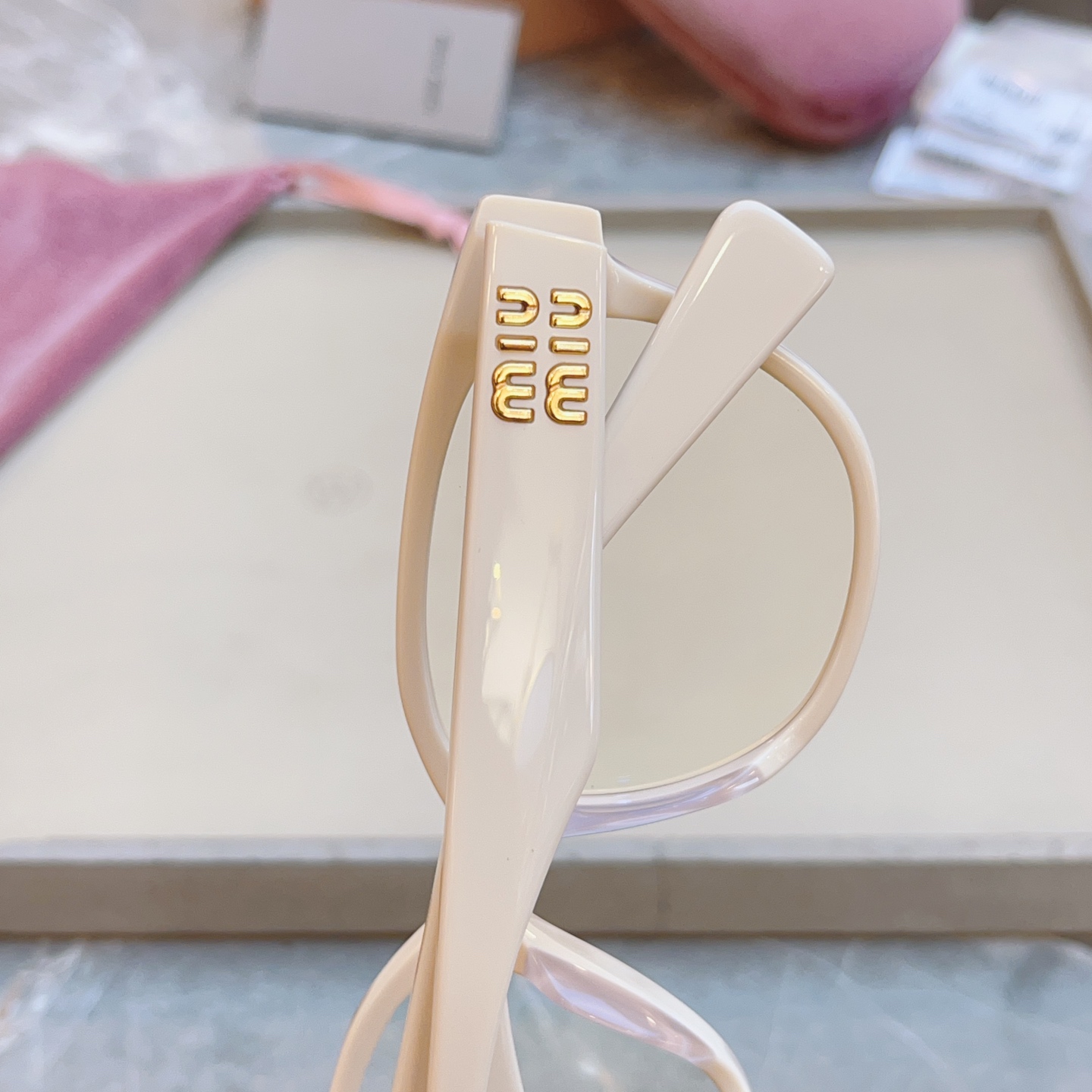 ，【MIU MI*】缪缪新款眼镜架，
MODELVMU 02V，SIZE：54口19-140