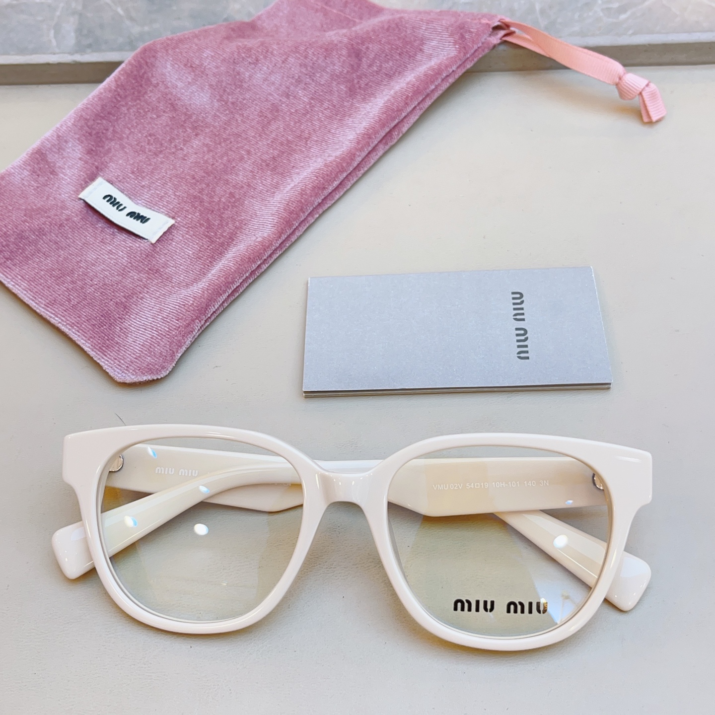 ，【MIU MI*】缪缪新款眼镜架，
MODELVMU 02V，SIZE：54口19-140