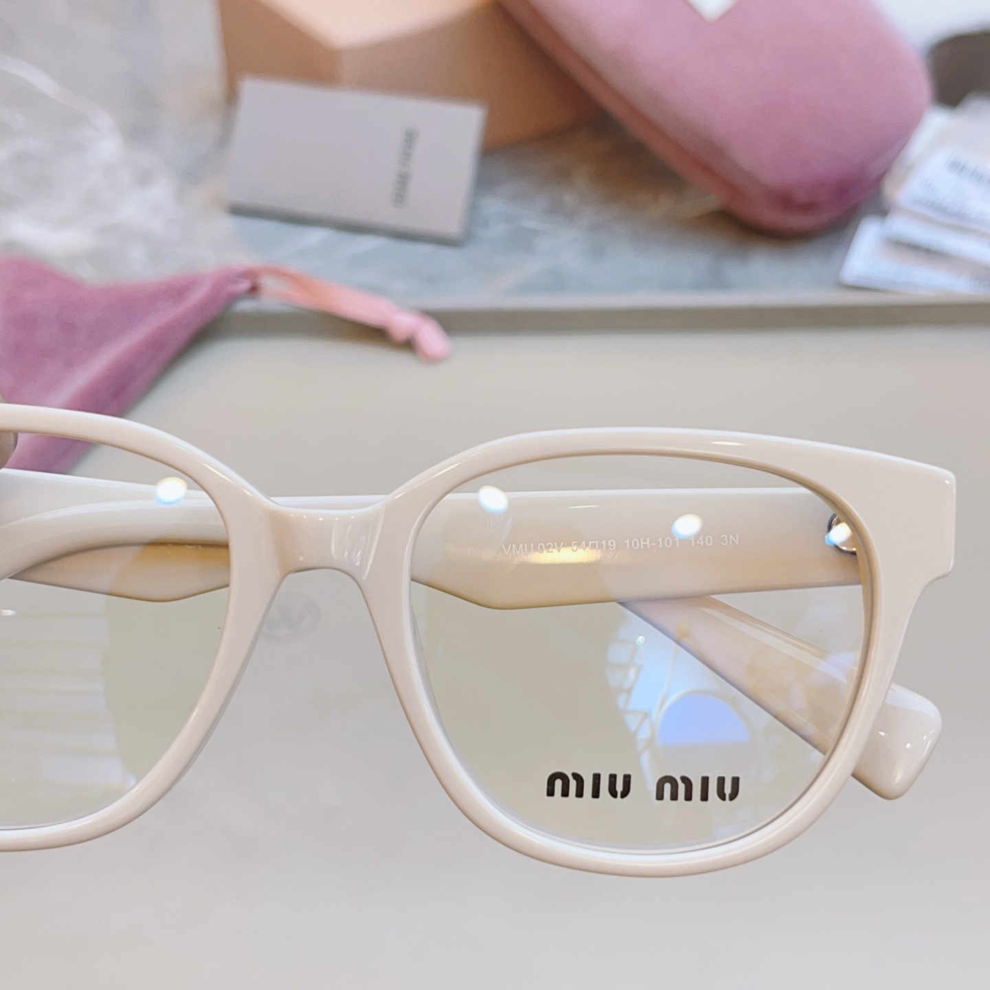 ，【MIU MI*】缪缪新款眼镜架，
MODELVMU 02V，SIZE：54口19-140