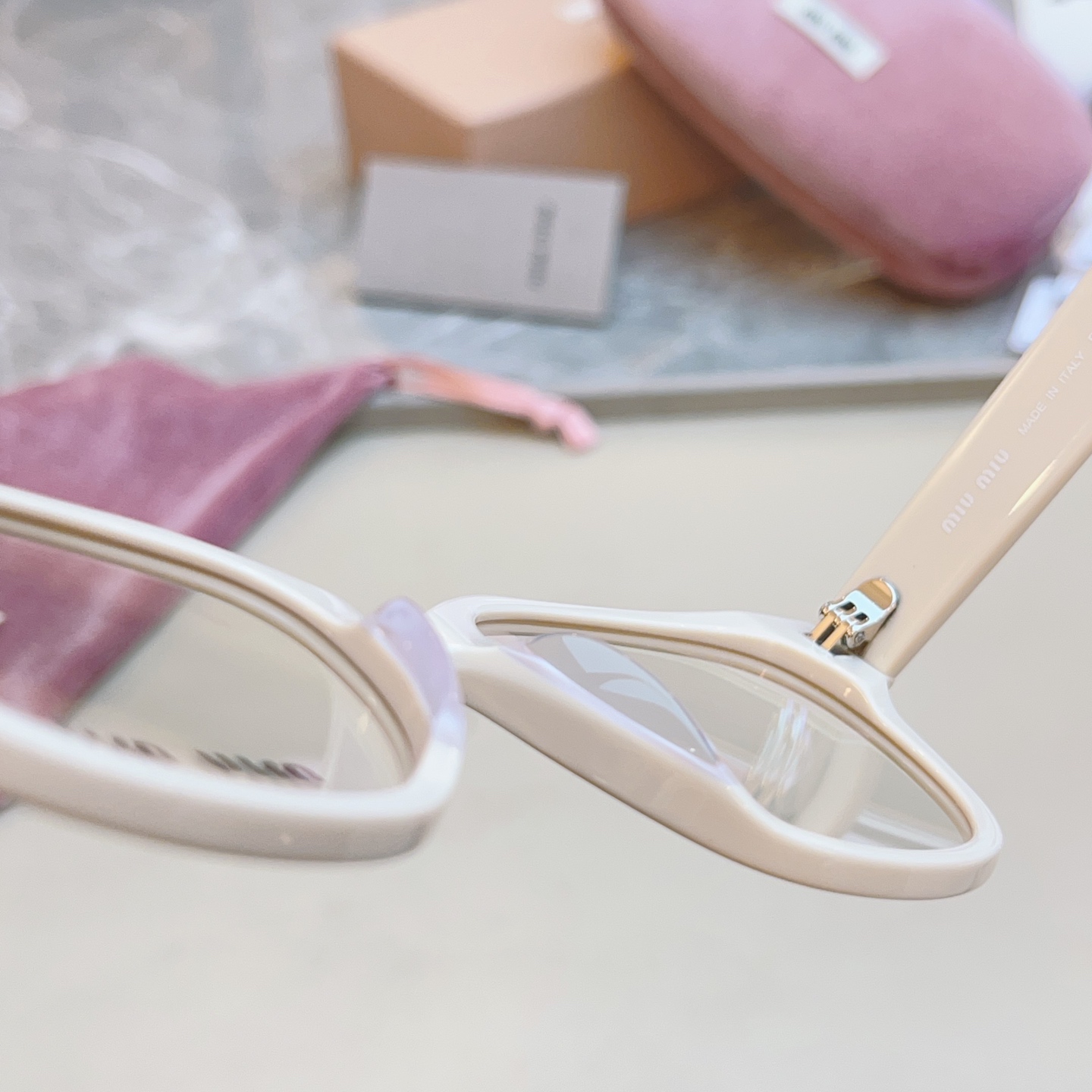 ，【MIU MI*】缪缪新款眼镜架，
MODELVMU 02V，SIZE：54口19-140