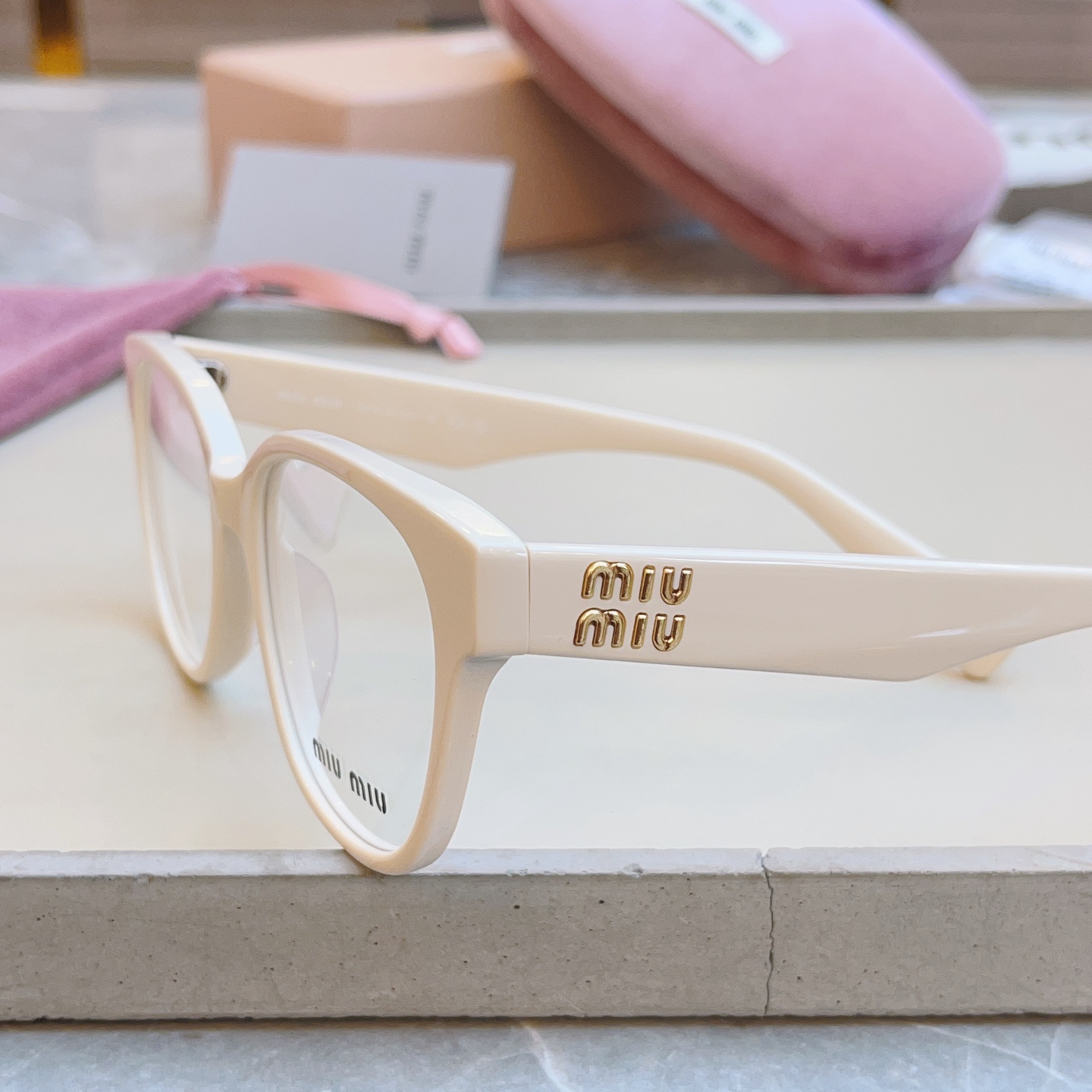 ，【MIU MI*】缪缪新款眼镜架，
MODELVMU 02V，SIZE：54口19-140